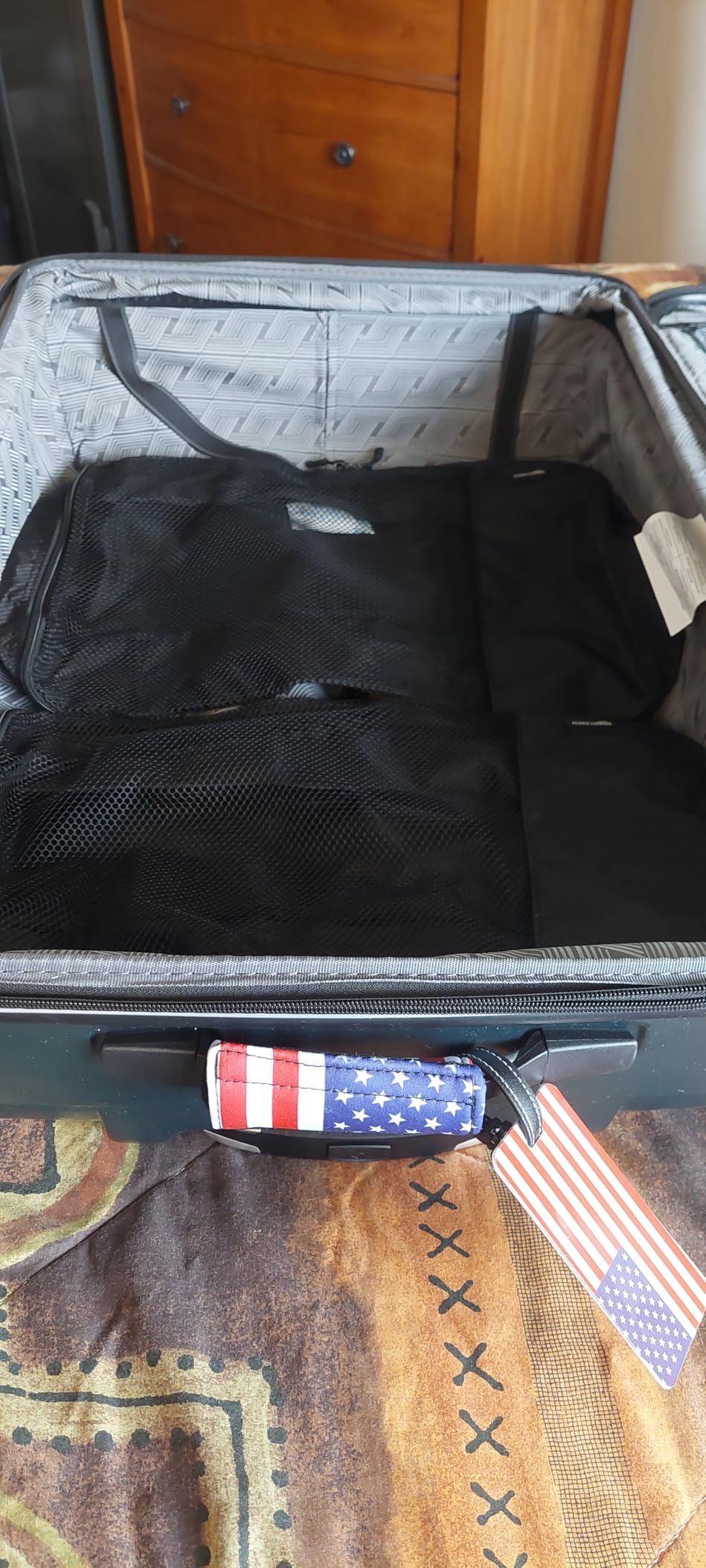 4-Piece Space-Saving Packing Cubes Travel Accessories Set, Luggage Organizer with Double Zipper, Mesh Top, Small, Black (Previously Amazon Basics) customer photo 1