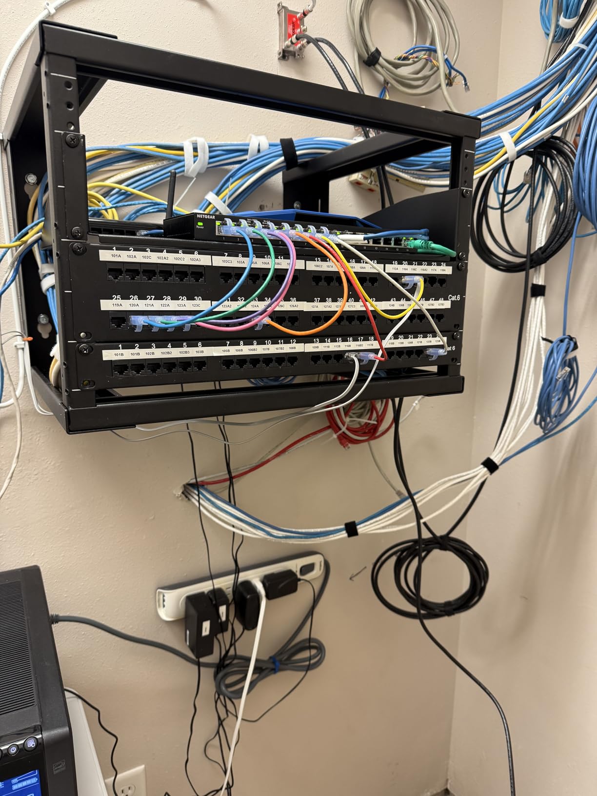 NavePoint 6U Wall Mount Open Frame 19 Inch Server Equipment Rack Threaded 16 inch Depth Black customer photo 1
