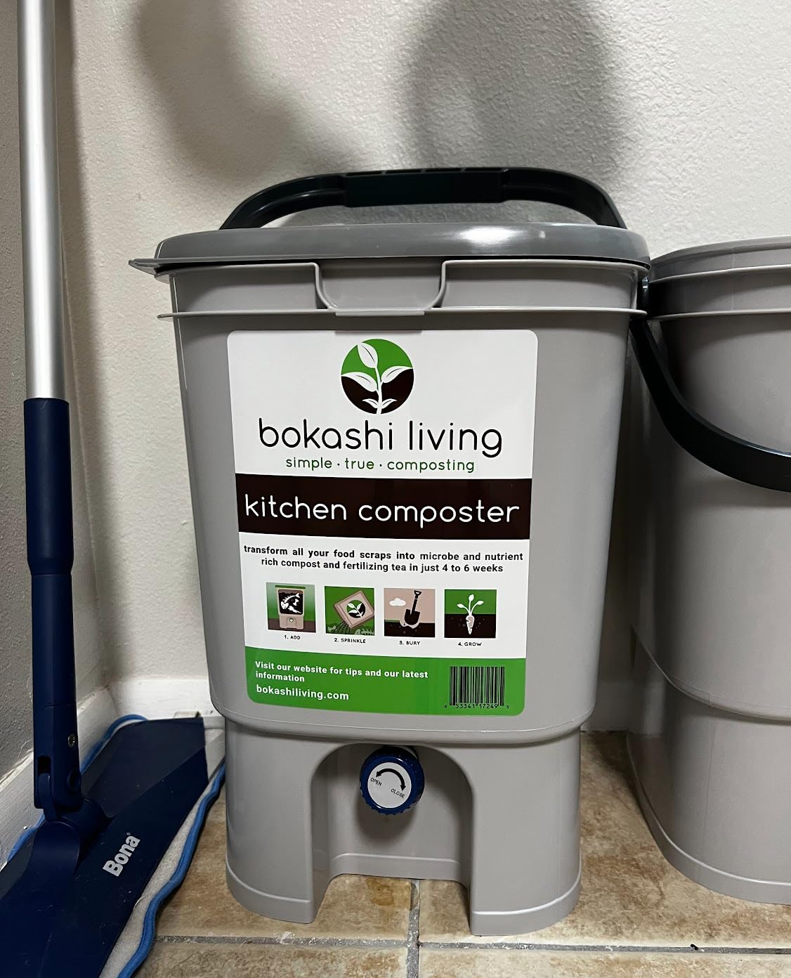 Premium Bokashi Composting Starter Kit (Includes 1 Bokashi Bin, 2.2lbs of Bokashi Bran and Full Instructions) customer photo 1