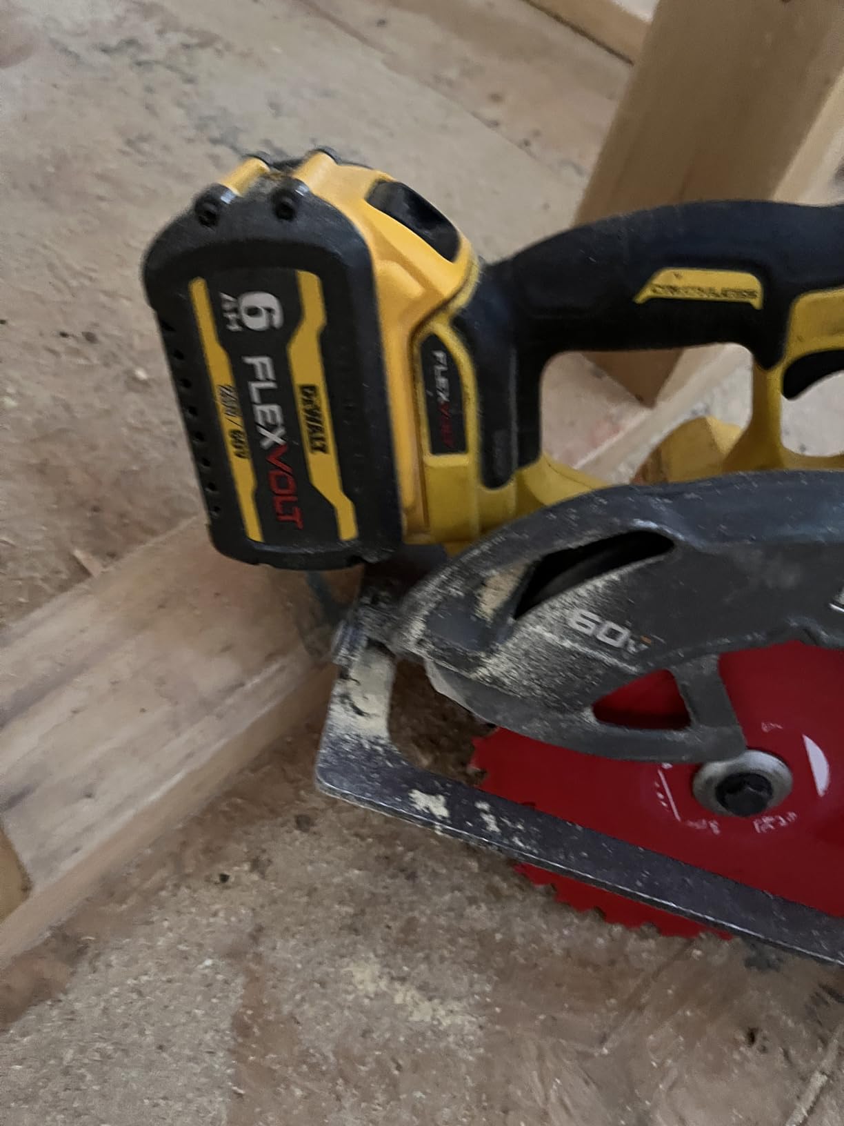 DEWALT FLEXVOLT 20V/60V MAX Lithium Ion Battery, 6.0-Ah (DCB606) customer photo 2