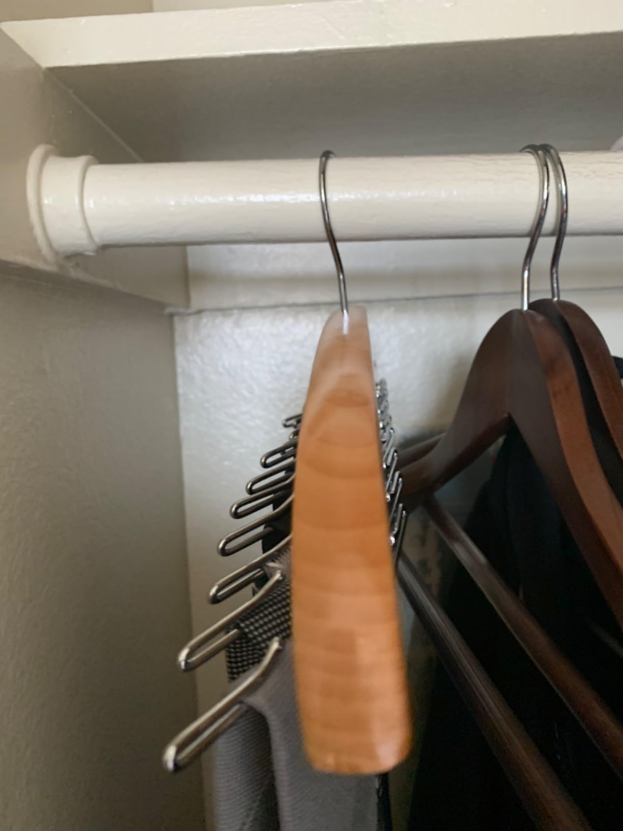 Ohuhu 24-Hook Wooden Tie Rack Organizer - Space Saving Closet Hanger with 360 Rotating Hooks, Anti-Slip Clips for Ties, Belts, Scarves - Premium Hardwood & Rustproof Steel Construction customer photo 2
