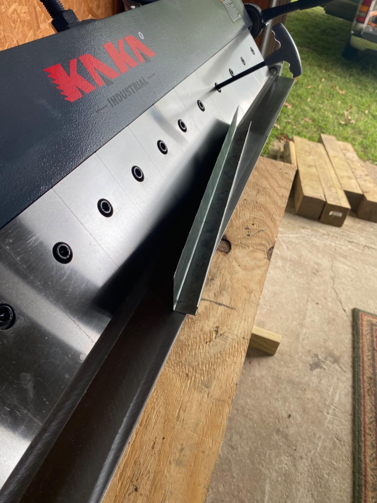 KAKA INDUSTRIAL Box and Pan Brake, 50-Inch Sheet Metal Brake, 16-Gauge (0.06 inch) Capacity Metal Break, 4-Inch Box Depth, 5/8-Inch Beam Adjustment Press Brake BP-1650 customer photo 4