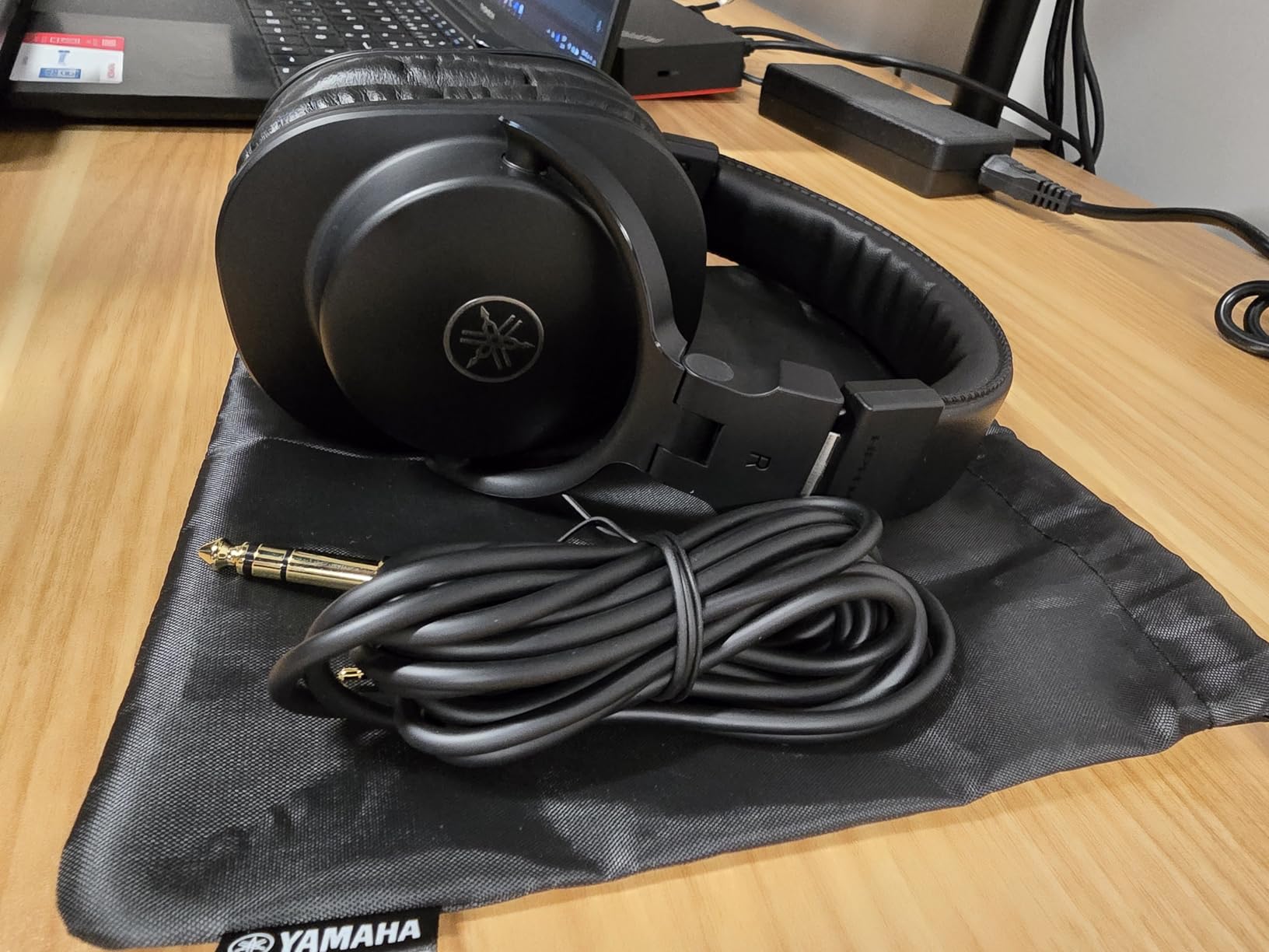 Yamaha HPH-MT5 Monitor Headphones, White, (HPH-MT5W) customer photo 2