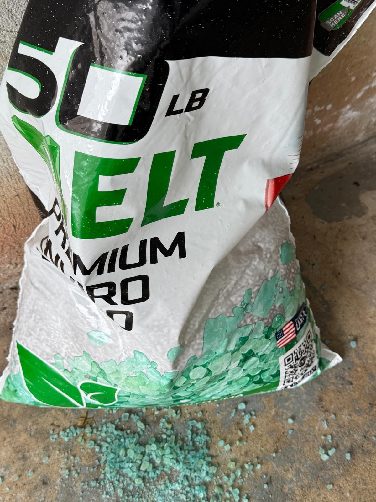 Snow Joe Premium Enviro Blend Ice Melt, Green-Coated Deicer Crystals, 50 lb - Safer Melter for Vegetation, Concrete & Metals w/ Anti-Corrosion Calcium Magnesium Acetate customer photo 2