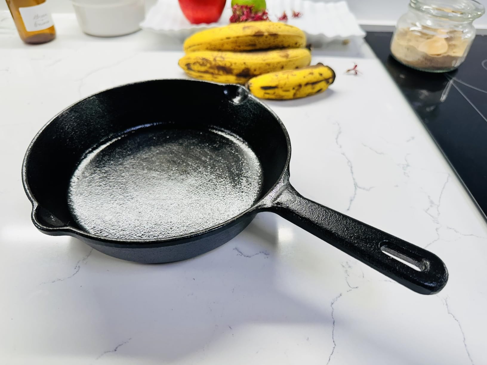 Utopia Kitchen Cast iron Skillets 3 Piece Set, Chefs Pan, Pre Seasoned Cast iron Skillets, 6, 8 & 10 Inches, Easy Use in the Oven, Stove, Grill, or Campfire, Black customer photo 1