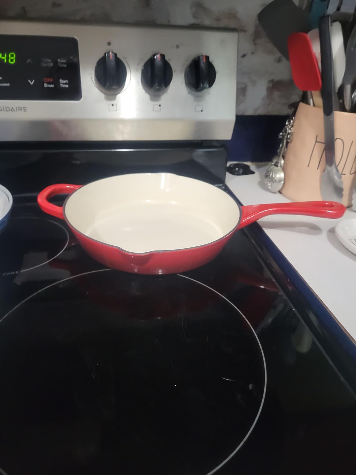 Crock-Pot 10 Inch Enameled Cast Iron Skillet with Handles - Ideal for Searing, Roasting, Frying - Even Heat Distribution, Pour Spouts - Oven-Safe & Stovetop Safe (Red) customer photo 2