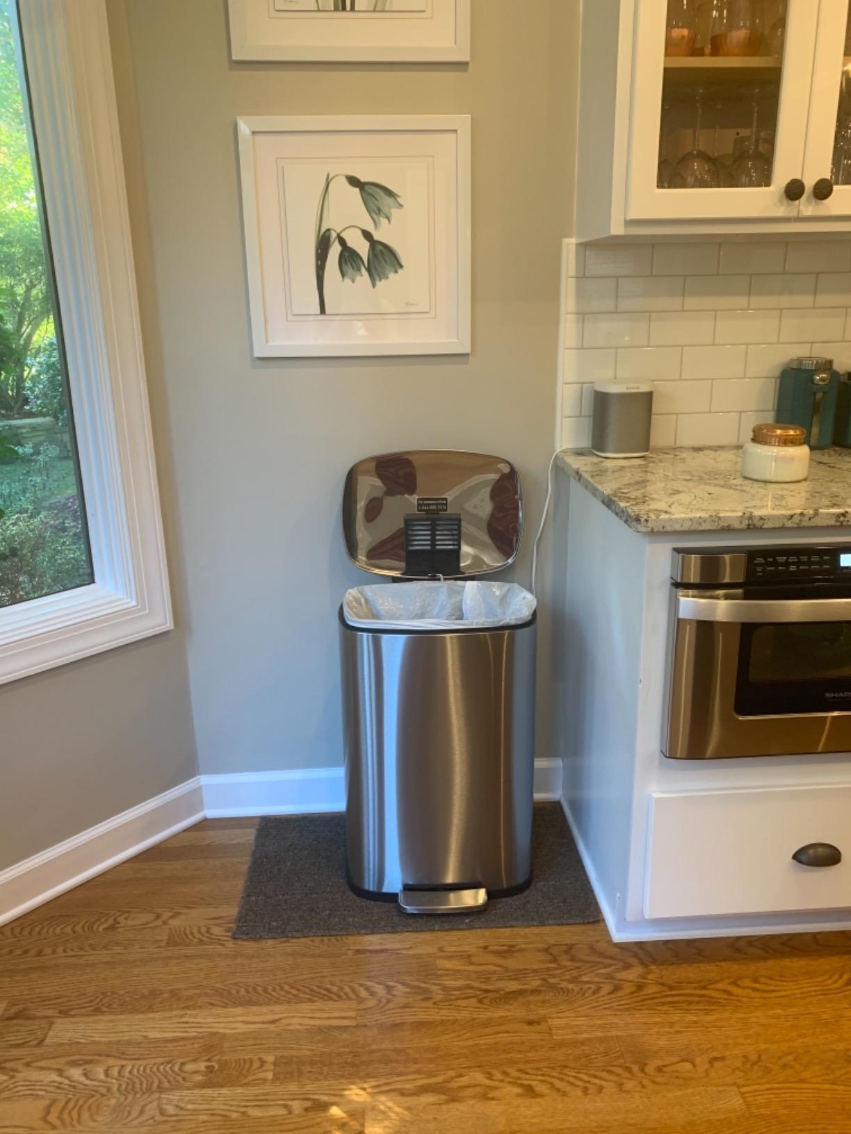 iTouchless 13.2 Gallon Step Trash Can with Lid and Odor Control Filter, Stainless Steel Kitchen Garbage Bin with AirNova Silent Lid, 50 Liter, Fingerprint-Proof, Silver customer photo 2