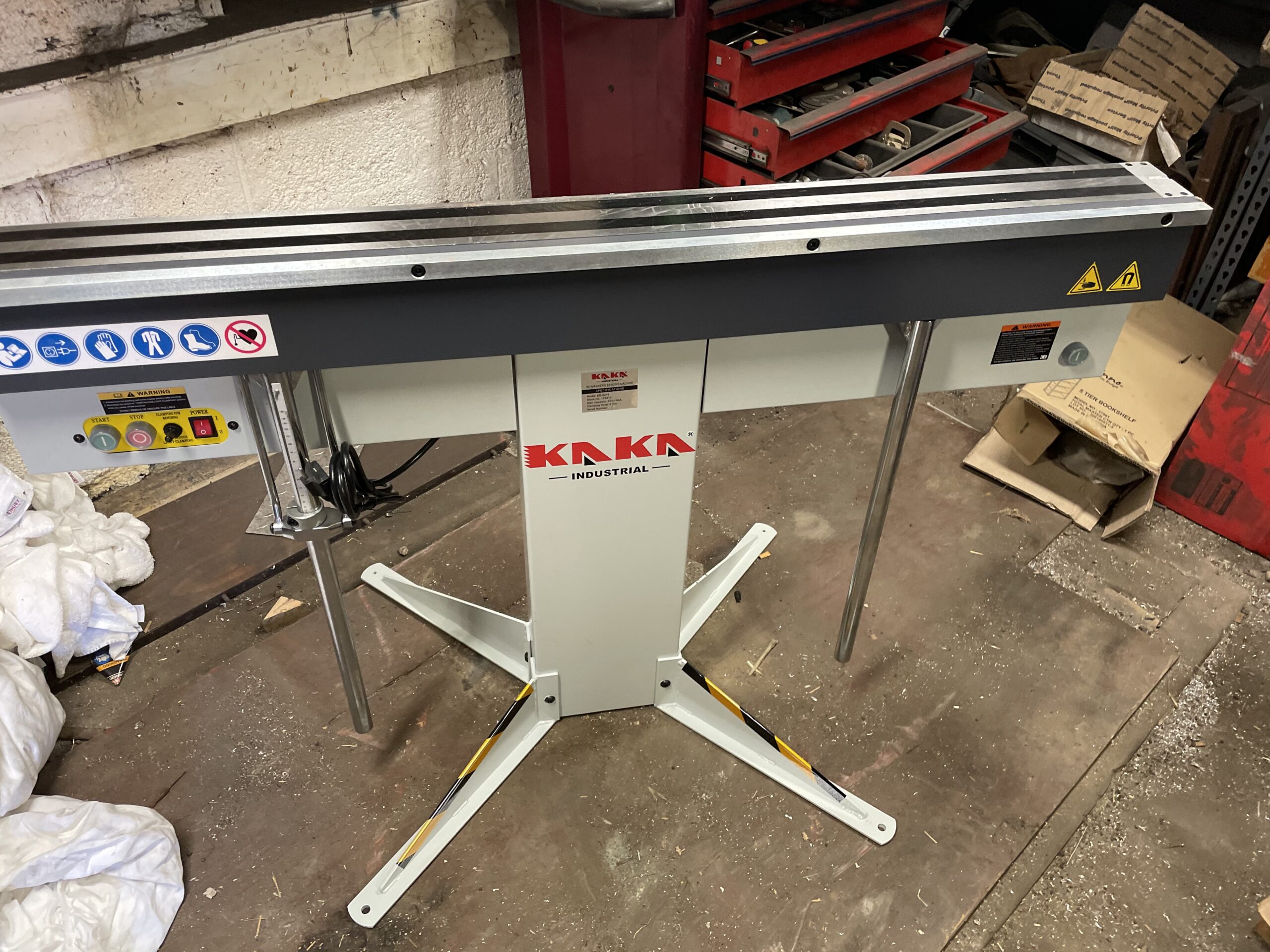 KAKA INDUSTRIAL Sheet Metal Brake,52-Inch Magnetic Box and Pan Brake,6.5-Ton 16-Gauge (0.06 Inch) Capacity Electro Metal Break,220V SP Foot Pedal Control Siding Brake, Includes Clamp Bars EB-5216 customer photo 1