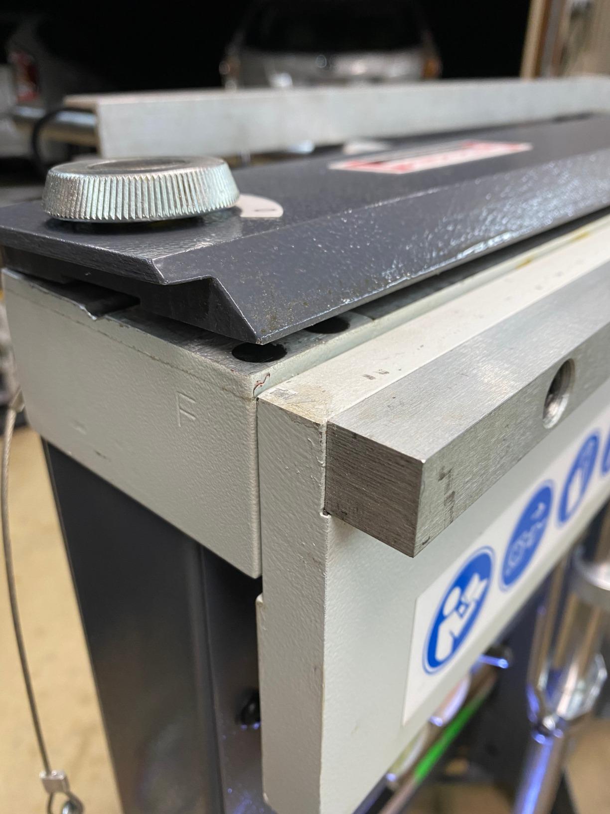 KAKA INDUSTRIAL Sheet Metal Brake,52-Inch Magnetic Box and Pan Brake,6.5-Ton 16-Gauge (0.06 Inch) Capacity Electro Metal Break,220V SP Foot Pedal Control Siding Brake, Includes Clamp Bars EB-5216 customer photo 2