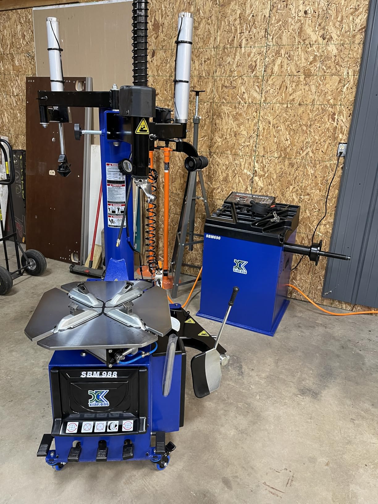 XK-New 2.0 Horsepower Tire Changer Wheel Changers Machine Combo Balancer Rim Clamp 580-690 with 36 Month Part Replacements customer photo 2