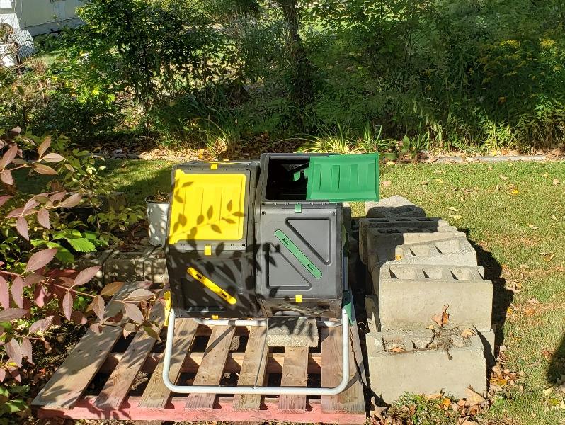 Miracle-Gro Dual Chamber Compost Tumbler - Easy-Turn, Heavy-Duty Outdoor Bin Composter with 2 Sliding Doors (2x18.5 Gal/70L) customer photo 2
