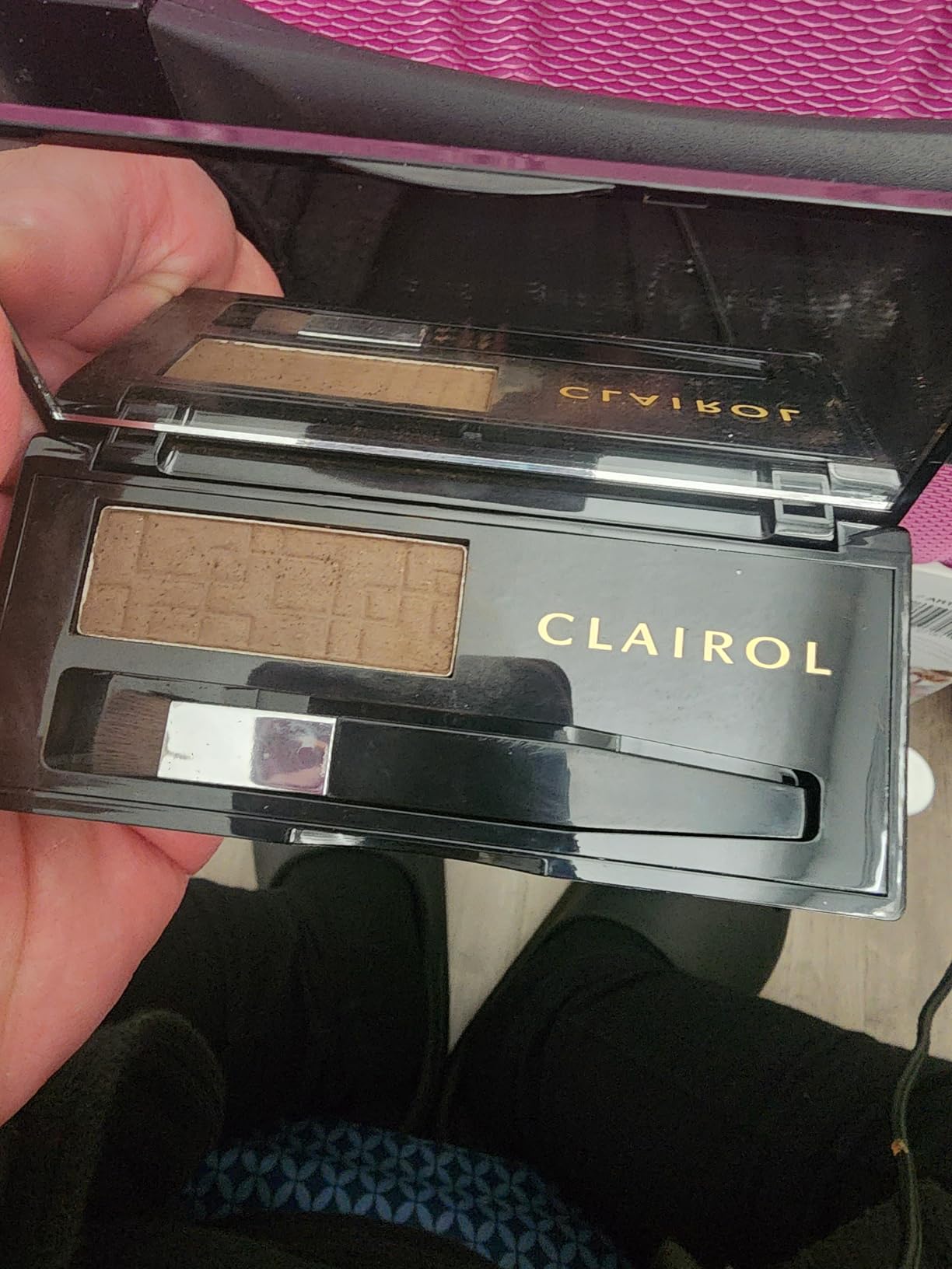 Clairol Root Touch-Up Temporary Concealing Powder, Medium Brown Hair Color, Pack of 1 customer photo 2