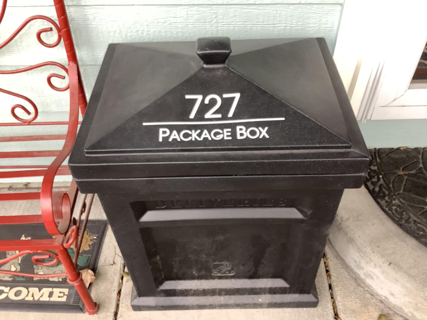 Step2 Express Package Delivery Box, Weather Resistant, Large Outdoor Parcel Storage, Made of Durable Plastic, No Installation, Secures Packages customer photo 1