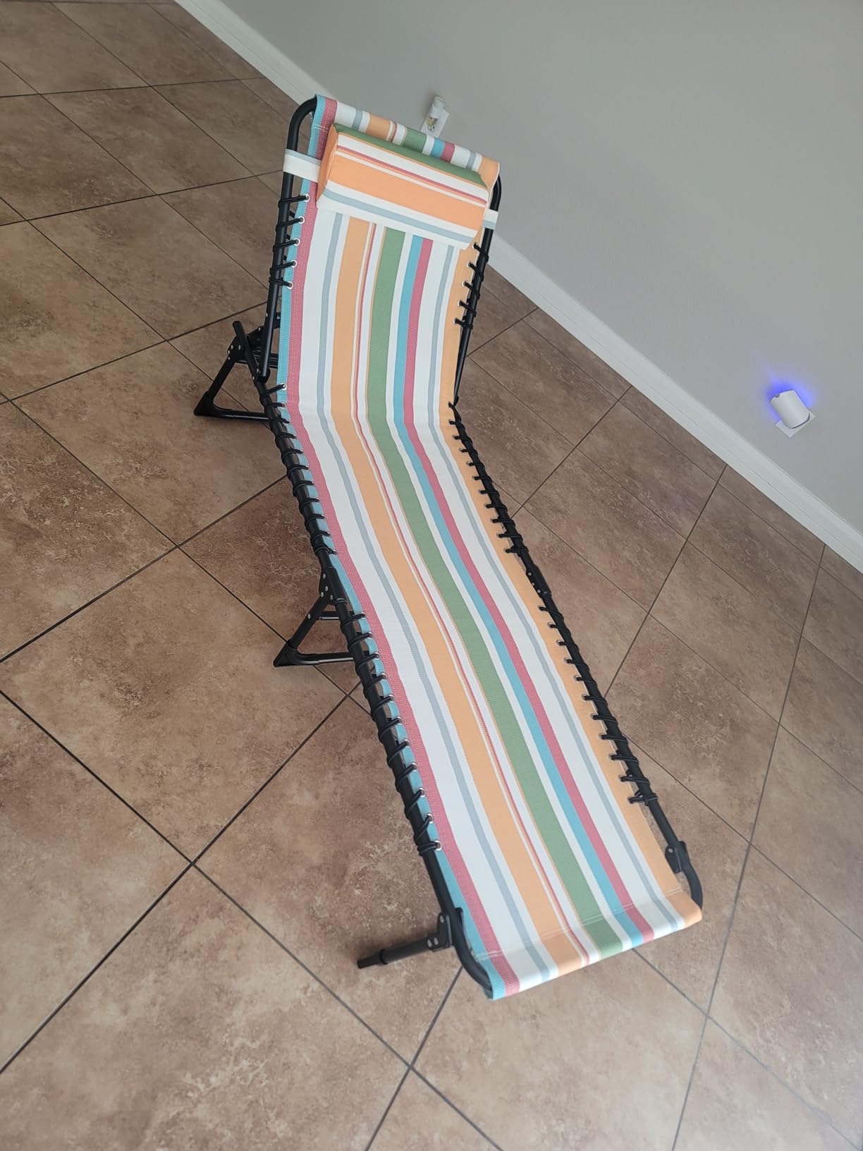 Outsunny Folding Chaise Lounge Chair, Patio Sun Tanning Chair, Outdoor Chaise Lounger with 4-Position Reclining Back, Breathable Mesh Seat for Beach, Poolside, Yard, Cream White customer photo 1