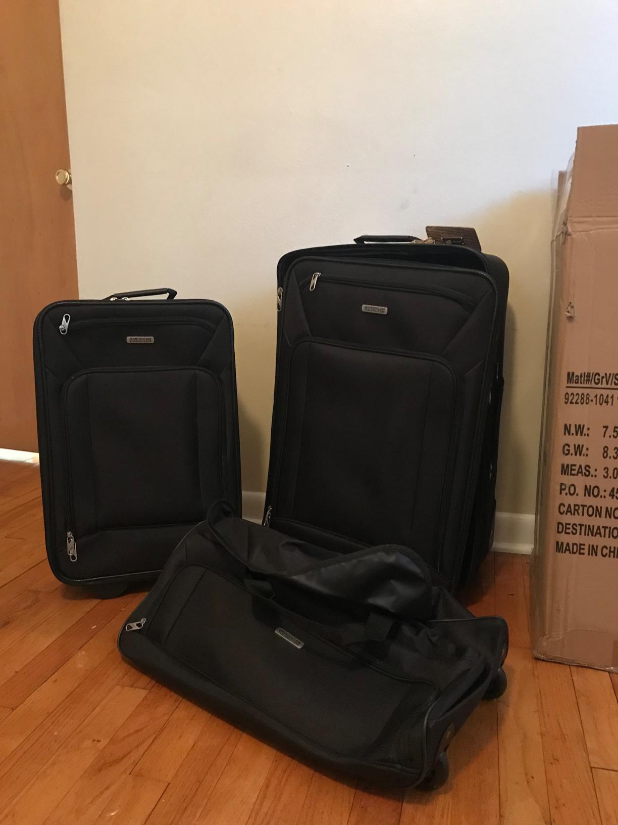 Fieldbrook XLT Softside Upright Luggage, Black, 4-Piece Set (BB/DF/21/25) customer photo 1