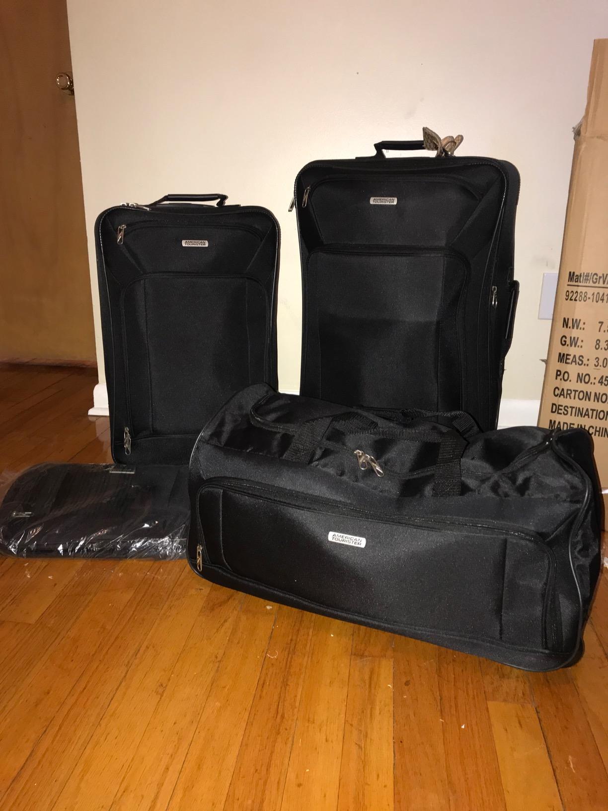 Fieldbrook XLT Softside Upright Luggage, Black, 4-Piece Set (BB/DF/21/25) customer photo 2