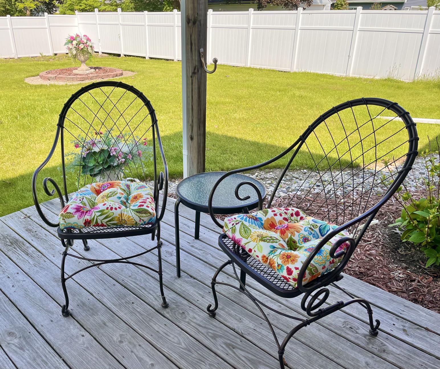 Pillow Perfect Bright Floral Indoor/Outdoor Tufted Wicker Chair Pad with Ties, 15.5