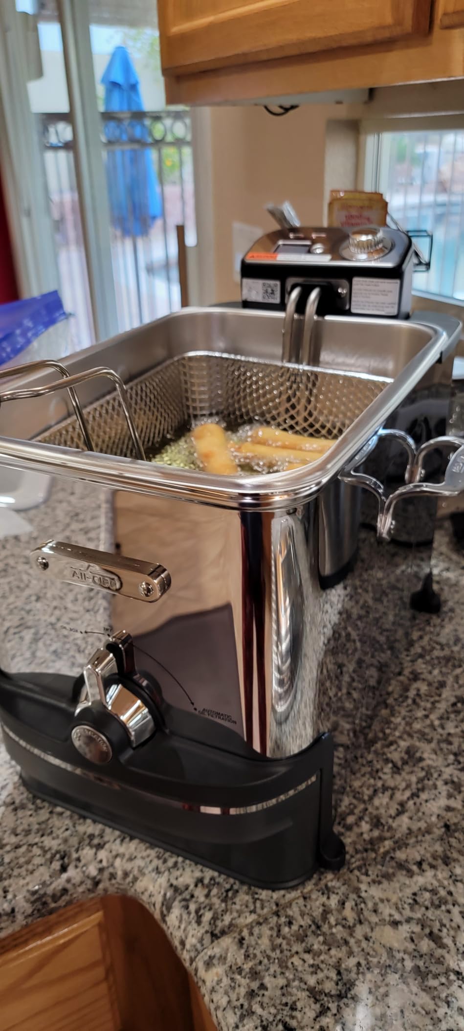 All-Clad Electric Deep Fryer with Basket and Lid, Stainless Steel Deep Fryer for Home Use, 1700W, Dishwasher Safe customer photo 1