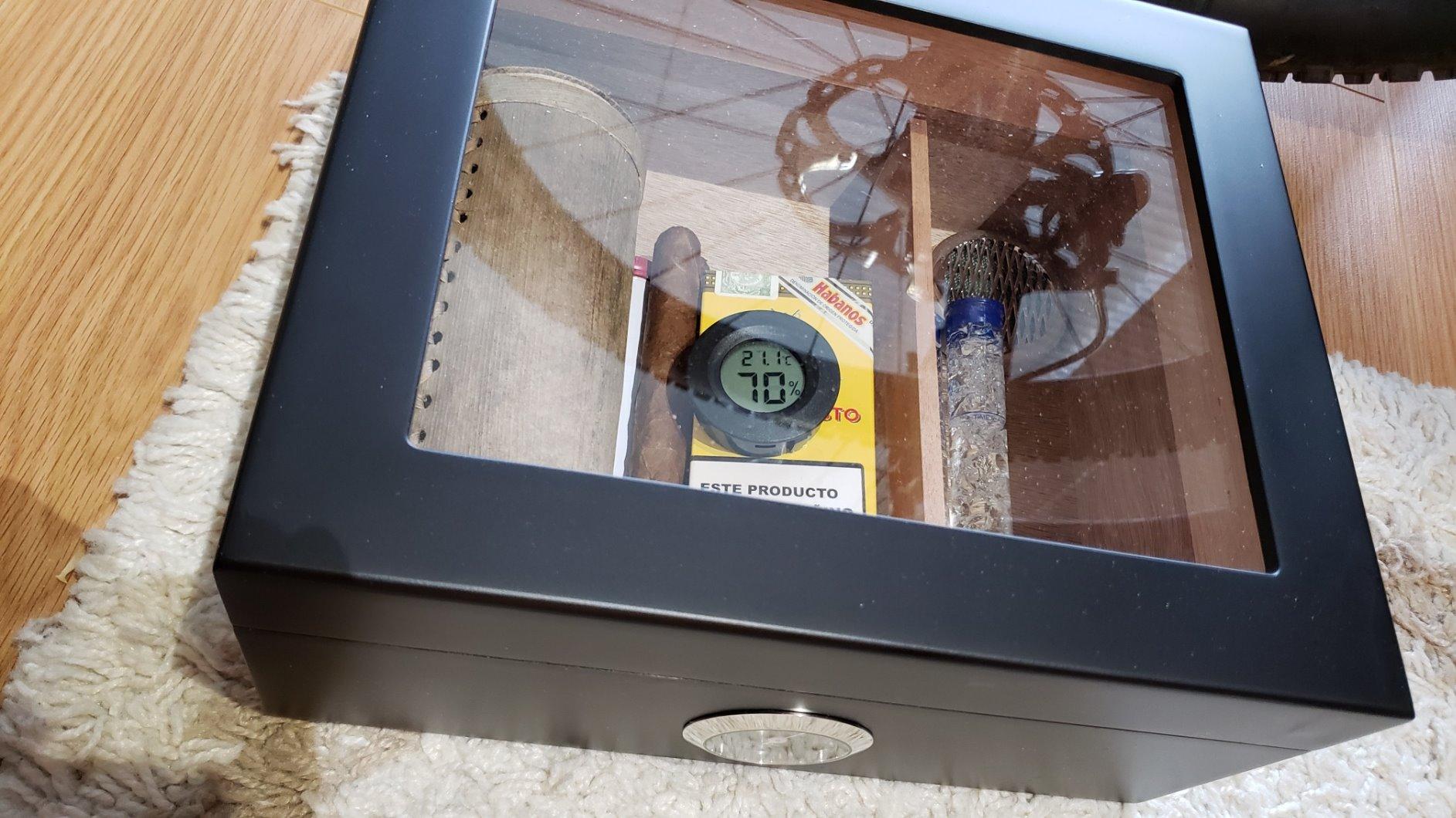 Bald Eagle Handmade Cigar Humidor, Cedar Cigar Desktop Box with Humidifier and Hygrometer, Glass Top for 25 Cigars customer photo 2