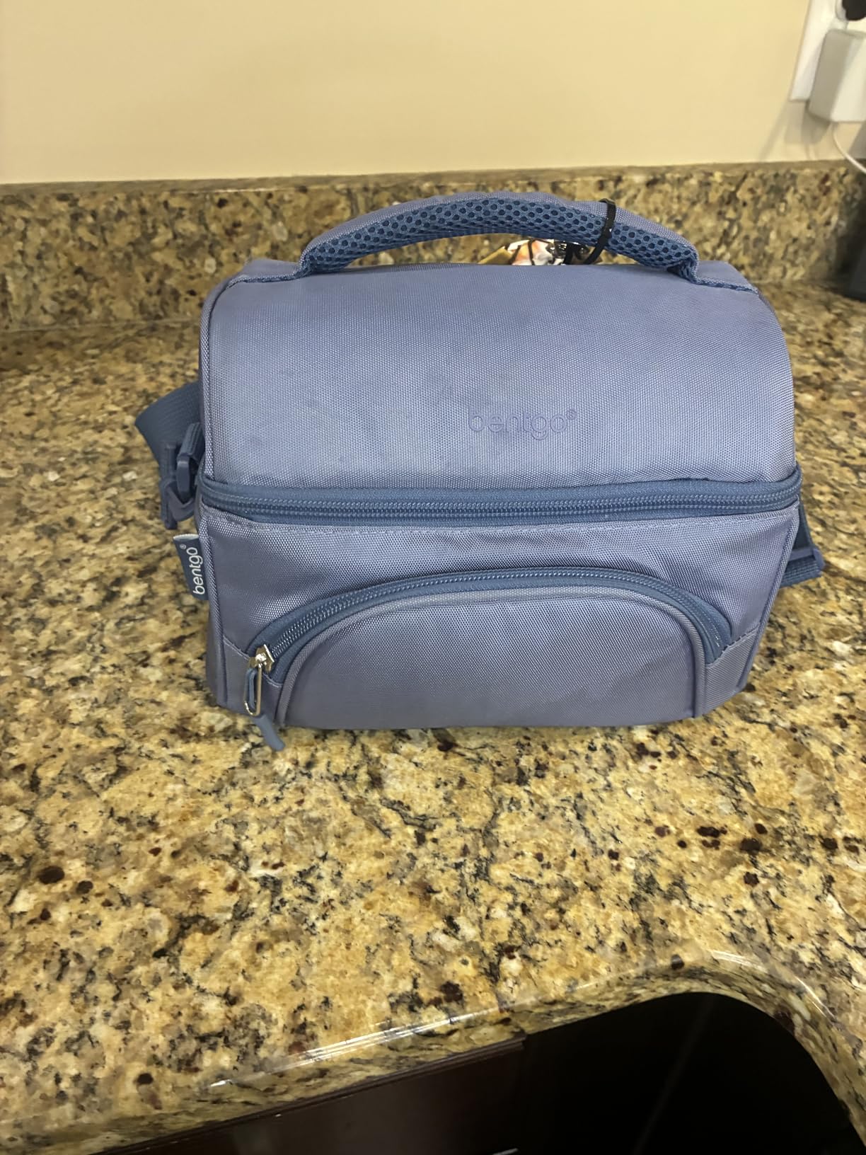 Bentgo Deluxe Lunch Bag - Durable and Insulated Lunch Tote with Zippered Outer Pocket, Internal Mesh Pocket, Padded & Adjustable Straps, & 2-Way Zippers - Fits Most Lunch Boxes (Gray) customer photo 2