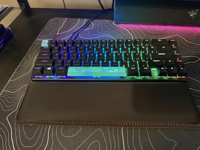 HyperX Wrist Rest - Full Sized - Cooling Gel - Memory Foam - Anti-Slip - Ergonomic - Keyboard Accessory, Black customer photo 1