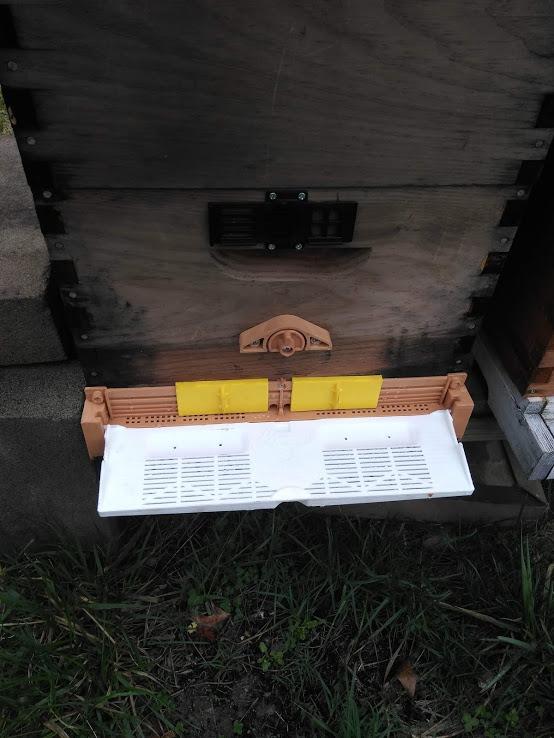 Apimaye Premium Screened Bottom Board with Built in Pollen Trap and Pollen Drawer, Entrance Reducers and Ventilation System for Moisture Control Multipack (2) customer photo 2