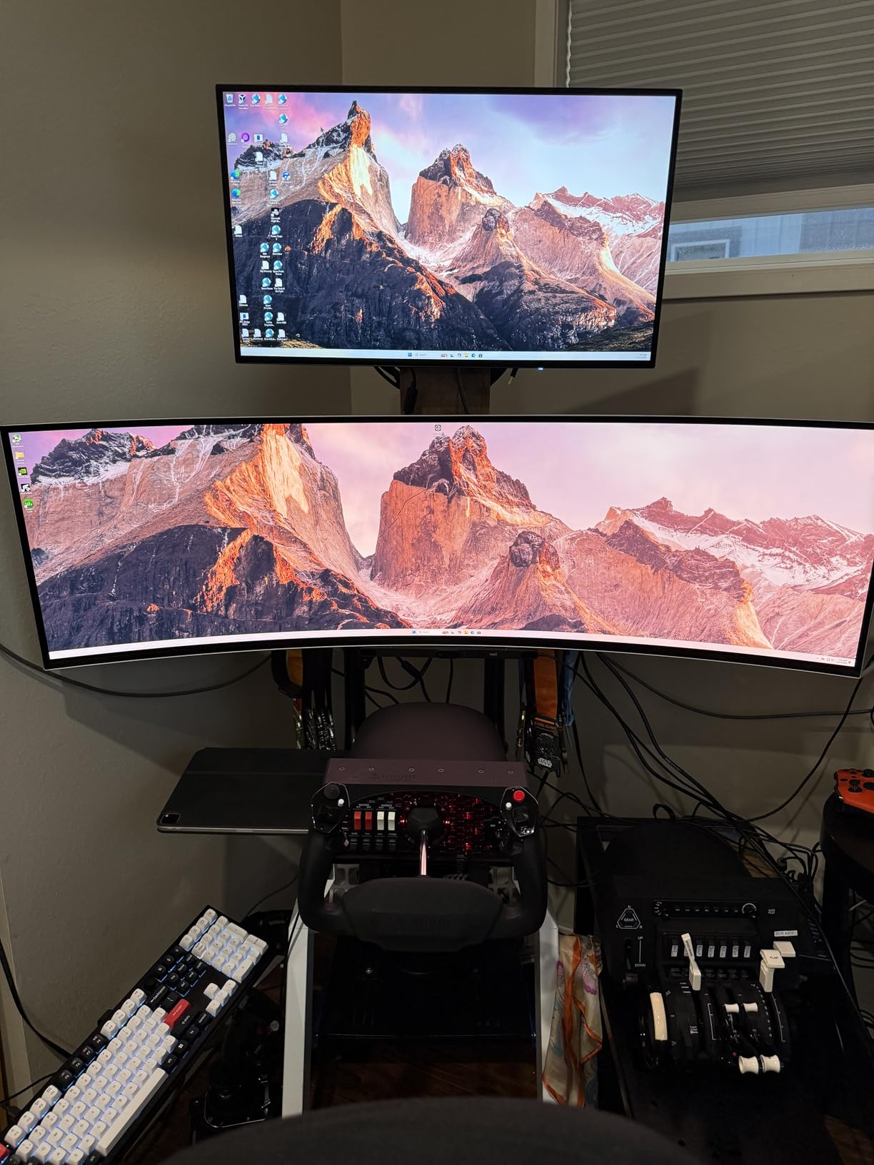 Honeycomb Alpha Flight Controls Yoke & Switch Panel - Flight Simulator Yoke w/ 180° Rotation customer photo 2