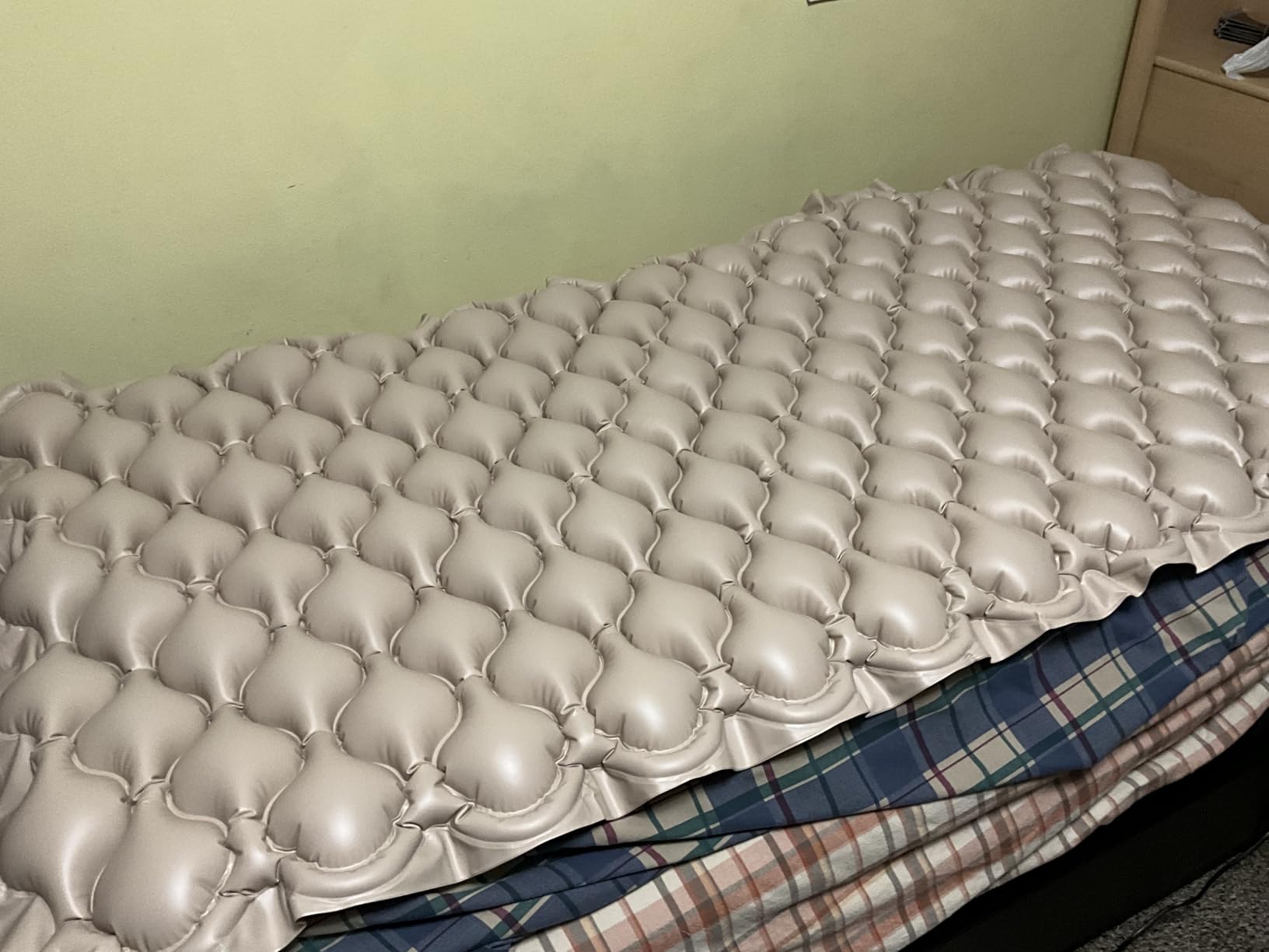 SereneLife Air Pressure Mattress Pad | Hospital Topper for Bedridden Patients | Alternating Air Pressure Mattress with Electric Pump, Medical Grade Pad & Topper for Hospital Bed | 330 lbs Capacity customer photo 1