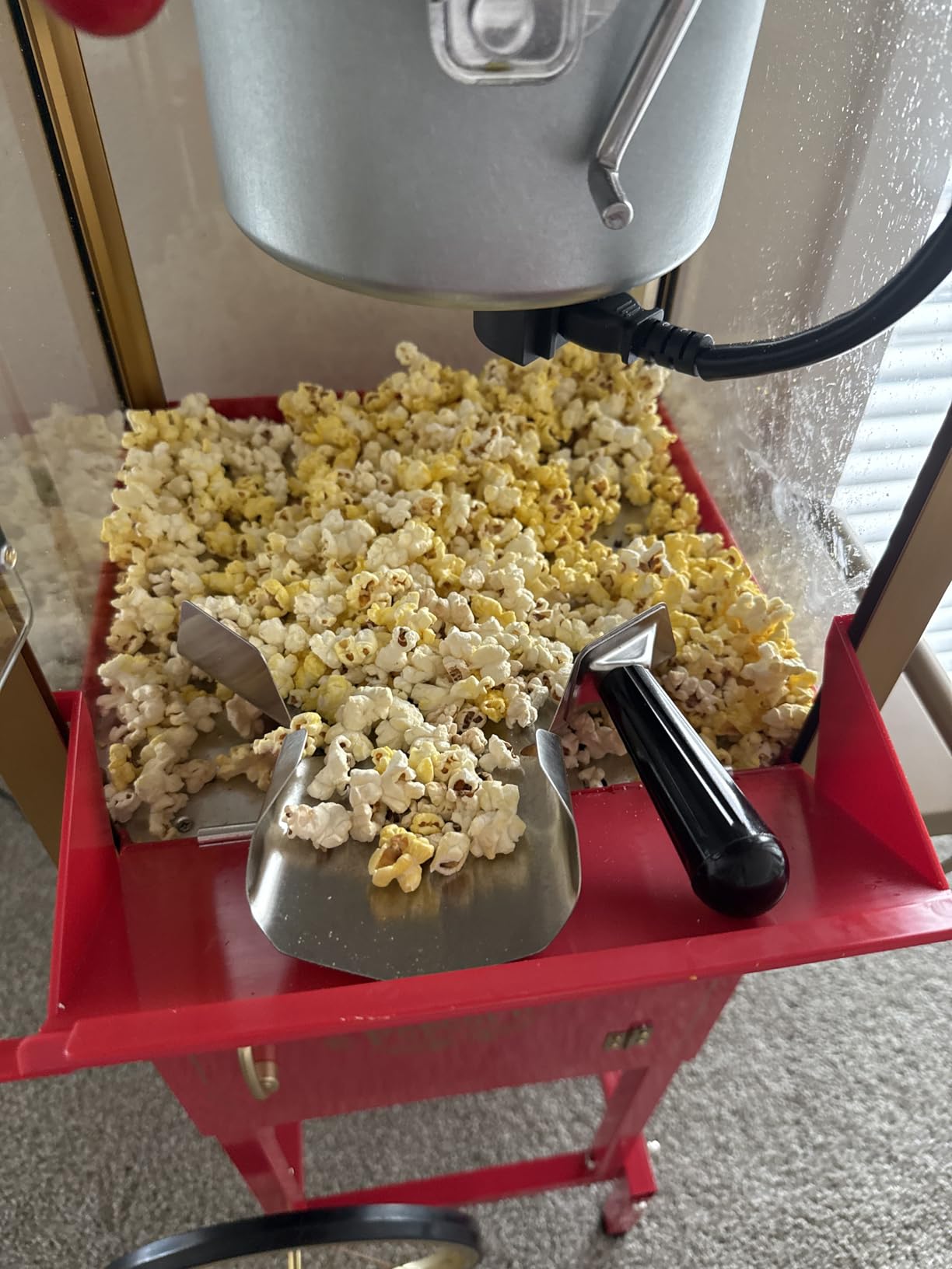 Nostalgia Popcorn Maker Machine - Professional Cart With 8 Oz Kettle Makes Up to 32 Cups - Vintage Popcorn Machine Movie Theater Style - Black customer photo 1