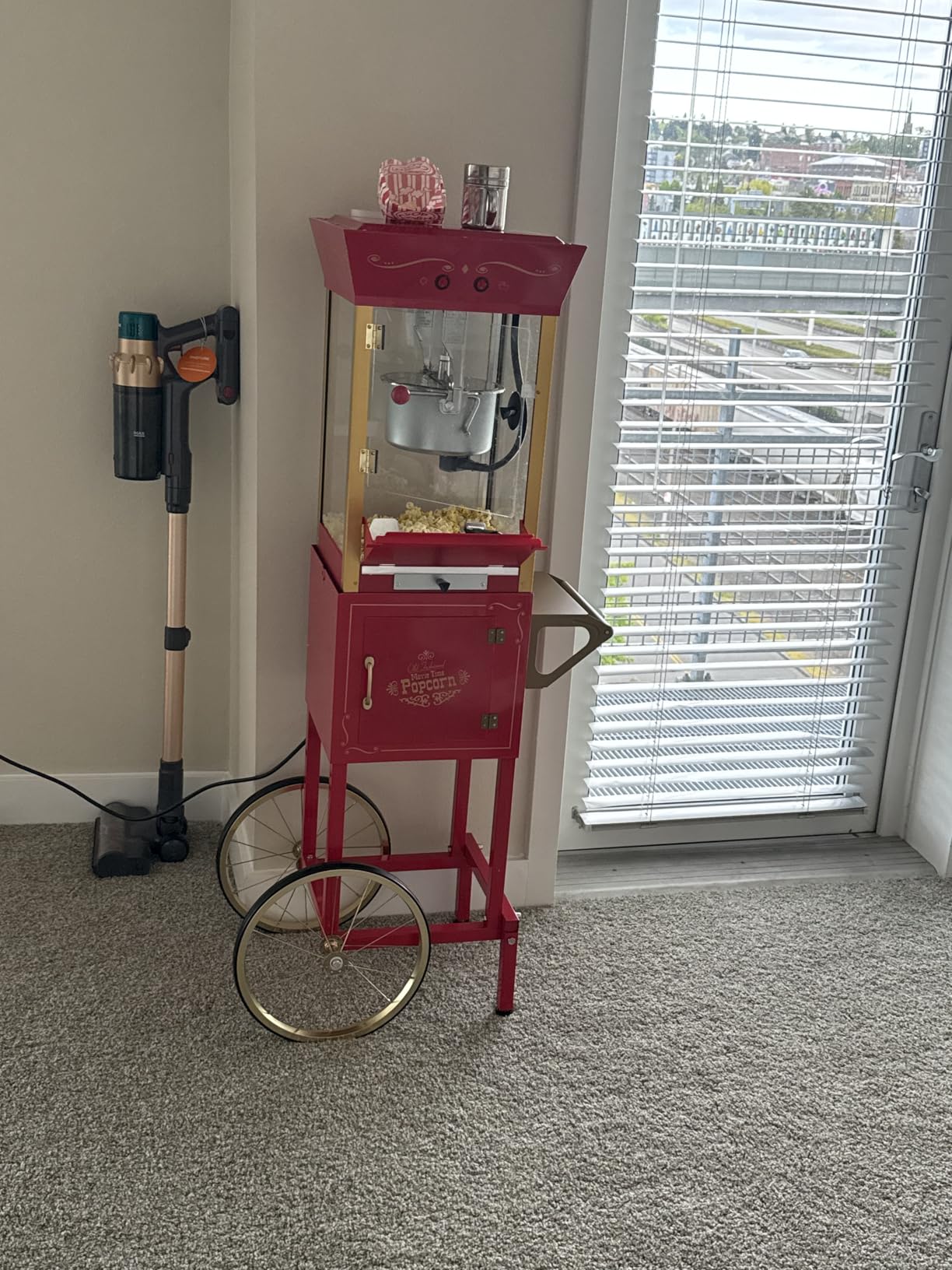Nostalgia Popcorn Maker Machine - Professional Cart With 8 Oz Kettle Makes Up to 32 Cups - Vintage Popcorn Machine Movie Theater Style - Black customer photo 2