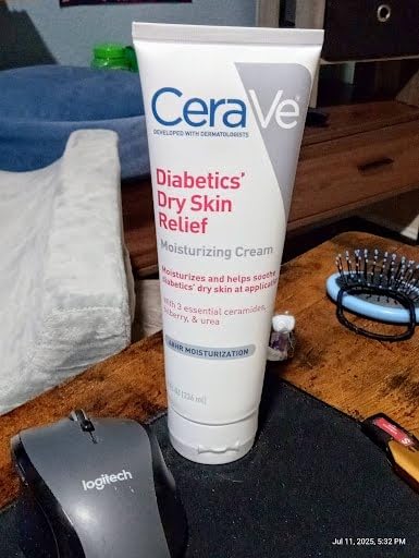 CeraVe Moisturizing Cream for Diabetics' Dry Skin, Urea Cream with Bilberry for Face and Body, Fragrance Free & Paraben Free, 8 Ounce customer photo 2