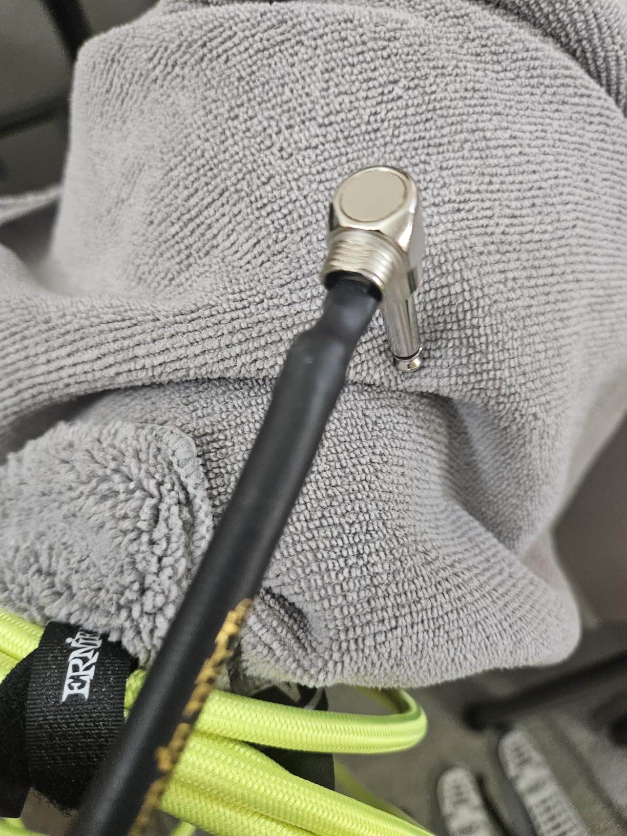 Ernie Ball Braided Instrument Cable, Straight/Angle, 10ft, Neon Green/Black (P06077) customer photo 1