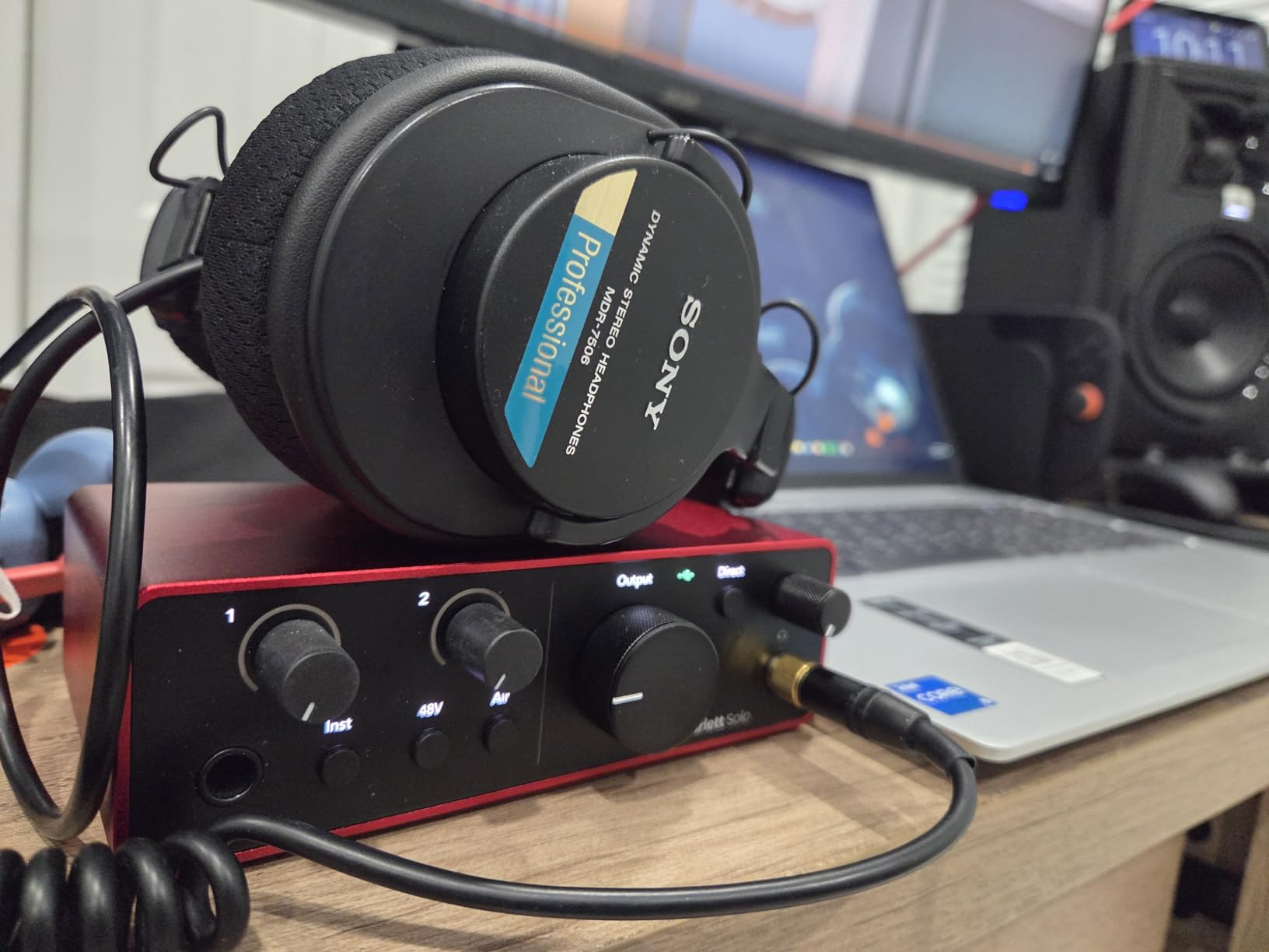 Focusrite Scarlett Solo 3rd Gen USB Audio Interface for Guitarists, Vocalists, Podcasters or Producers to record and playback studio quality sound customer photo 1