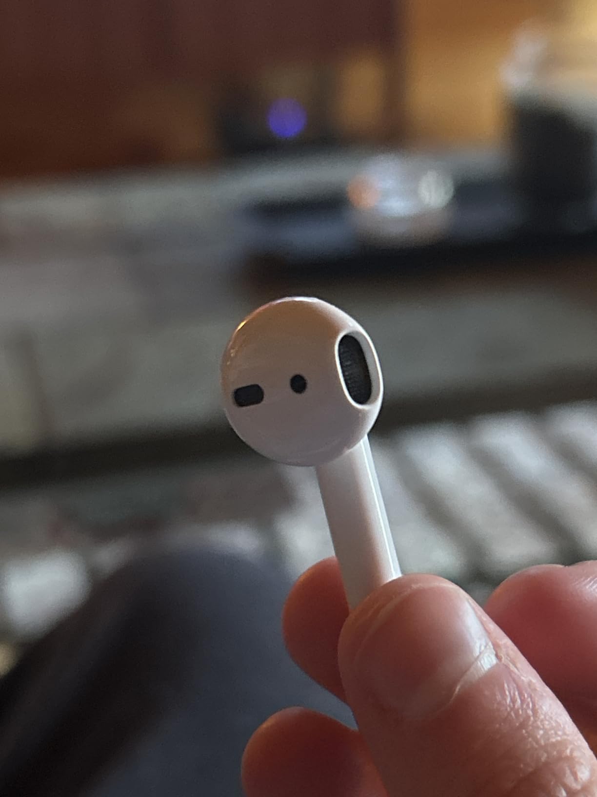 Apple AirPods 2 with Charging Case - White (Renewed) customer photo 1