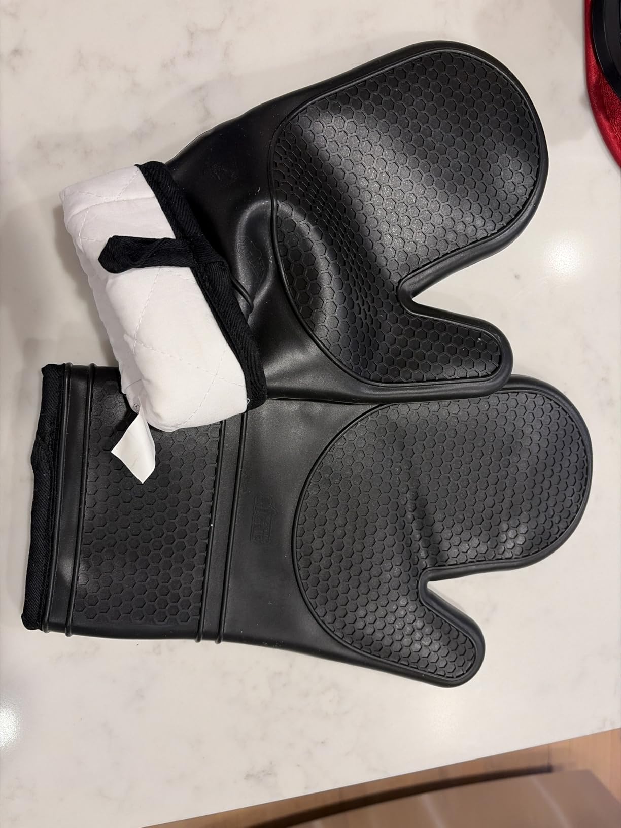 GORILLA GRIP BPA-Free Soft Silicone Oven Mitts, Heat Resistant and Waterproof Cooking Safety Gloves, Thick Cotton Lining, Flexible Gripping, Kitchen Potholders Set, for Grilling, BBQ, 12.5x8.3, Black customer photo 1