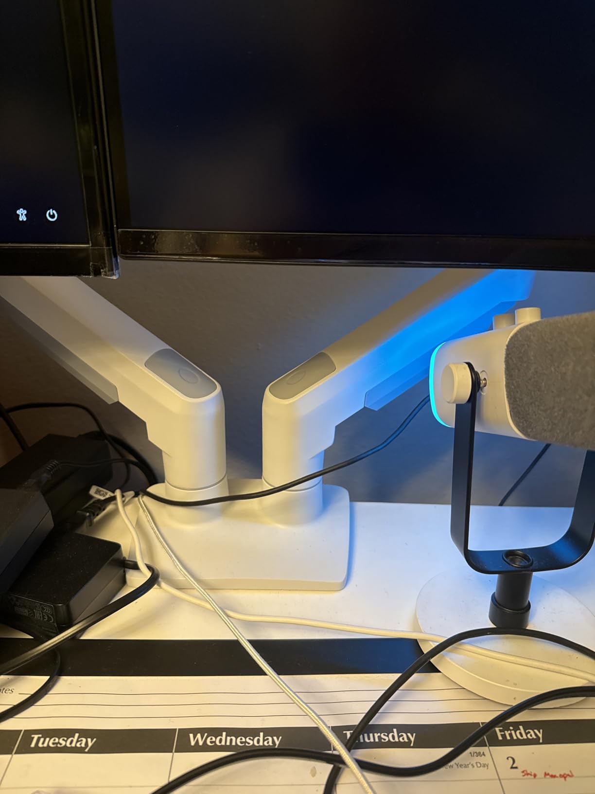 HUANUO FlowLift Dual Monitor Stand, Fully Adjustable Gaming Monitor Desk Mount for 13-32 inch Computer Screens, Full Motion VESA 75x75/100x100 with C-Clamp and Grommet Base, Each Arm Holds 4.4 to 19.8 lbs customer photo 1