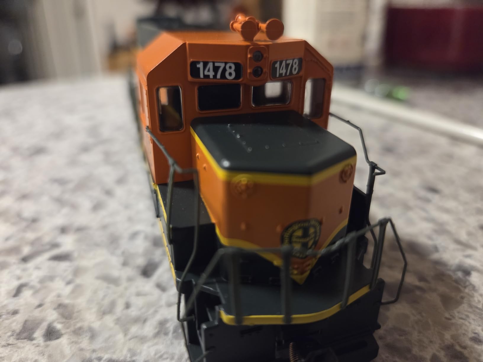 Walthers Trainline EMD GP15-1-Standard DC-Union Pacific (Yellow, Gray, Red) 931-2505 HO Scale Model Railroad - Locomotive Model customer photo 1