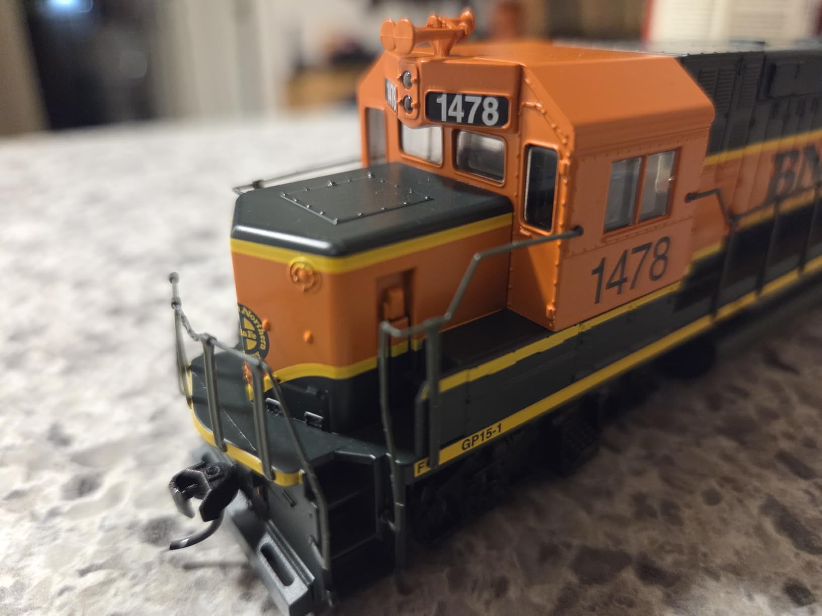 Walthers Trainline EMD GP15-1-Standard DC-Union Pacific (Yellow, Gray, Red) 931-2505 HO Scale Model Railroad - Locomotive Model customer photo 2