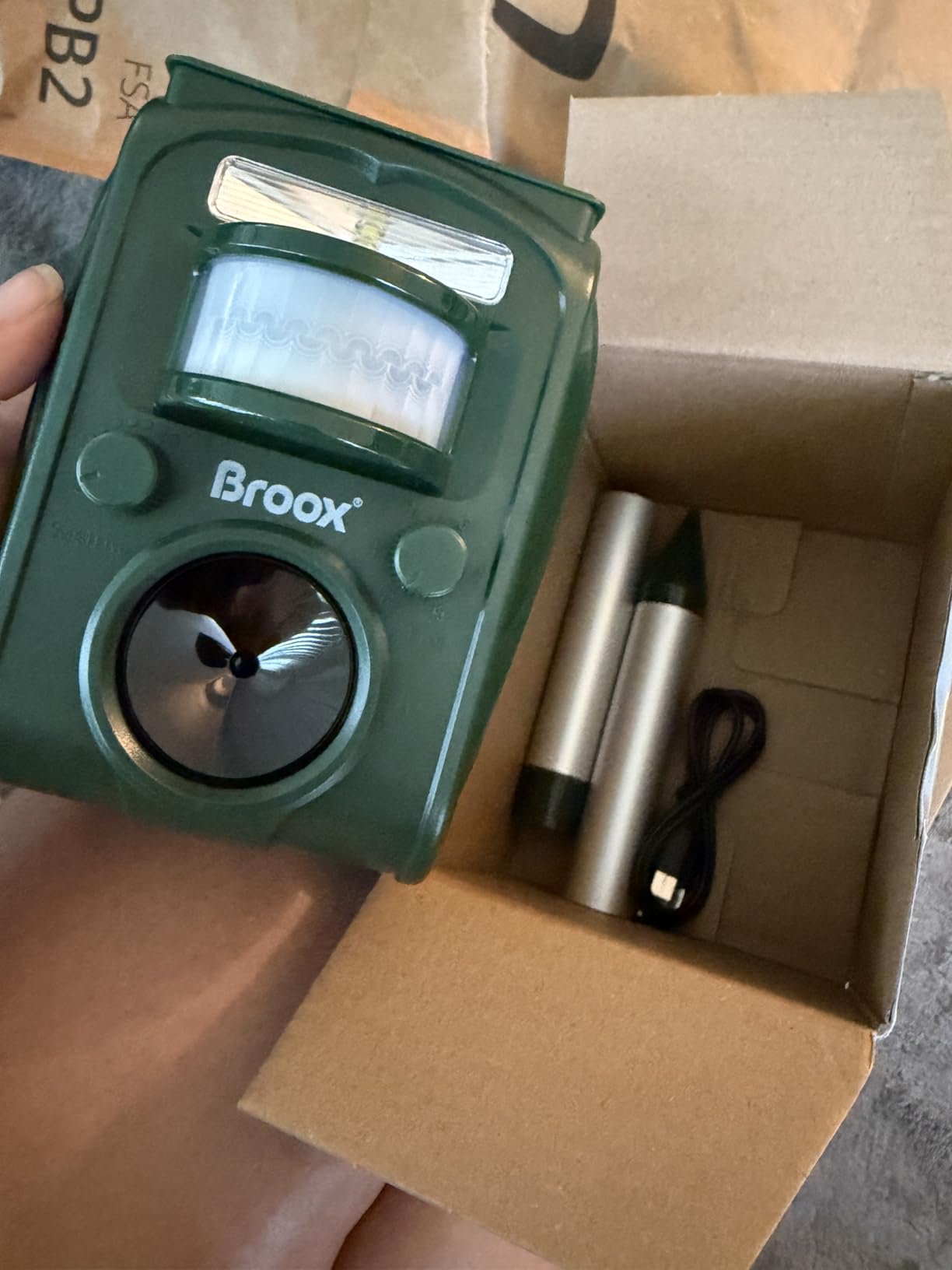 Broox 2026 Upgraded Solar Animal Repellent, Cat Repellent Outdoor, Squirrel Repellent, Deer Repellent, Ultrasonic pest Repeller, Waterproof IP 65, Motion Detection, Dog, Raccoon, Skunk, Rabbit, Rodent customer photo 1