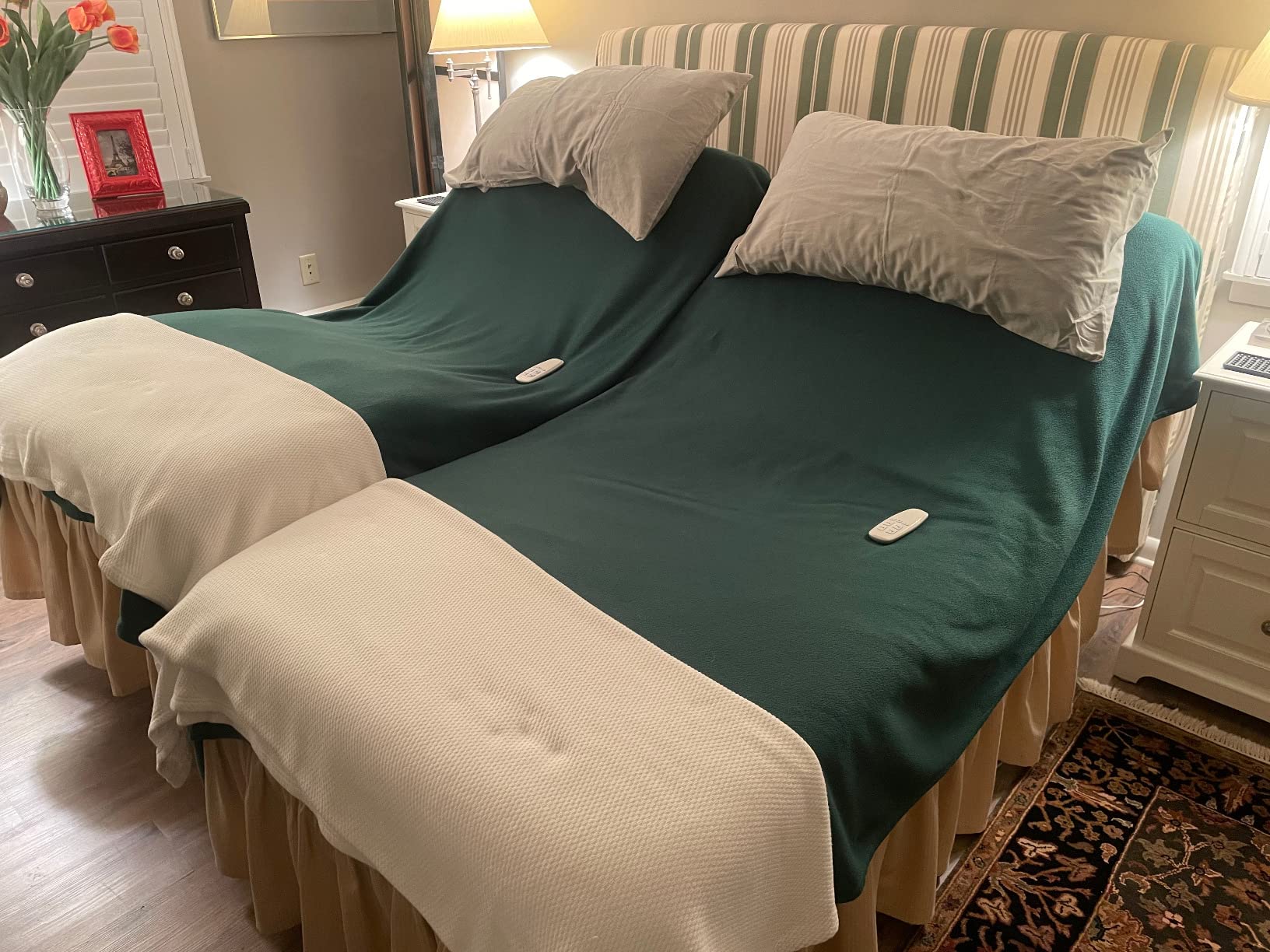 Lucid L600 Adjustable Bed Base Frame - Queen Size - Zero Gravity - Bluetooth - Companion App - Head and Foot Incline - Interactive Dual Massage - Under Bed Lighting - Wireless Remote - Dual USB Ports customer photo 2
