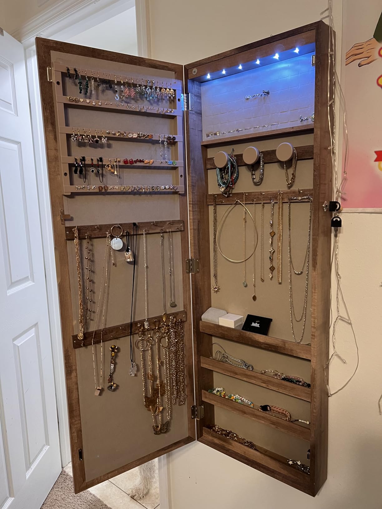 Nicetree 6 LEDs Mirror Jewelry Cabinet, Large Capacity Lockable Jewelry Armoire Organizer, Door or Wall Mounted Mirror with Jewelry Storage, White customer photo 2