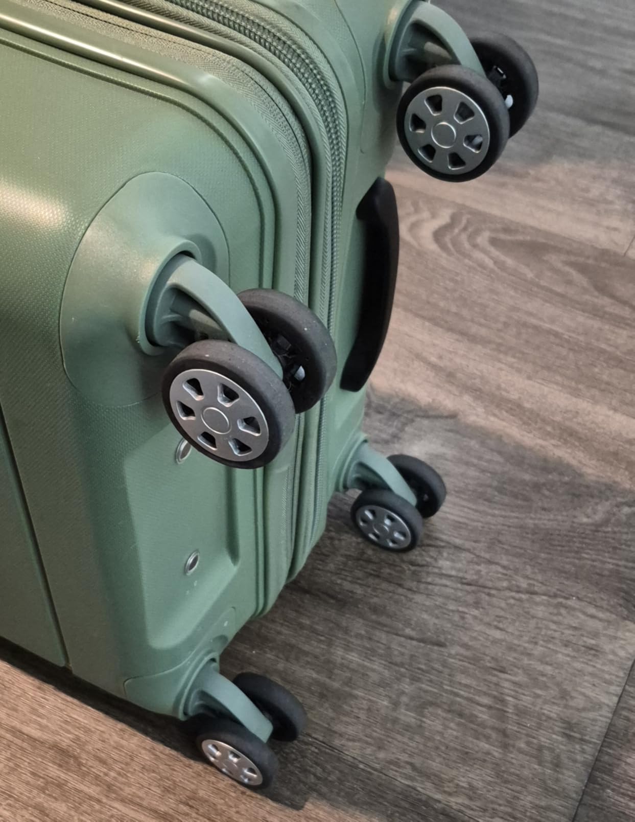 Pagosa Hardshell Expandable Luggage with Spinner Wheels, Black, 22-Inch Carry-on customer photo 2