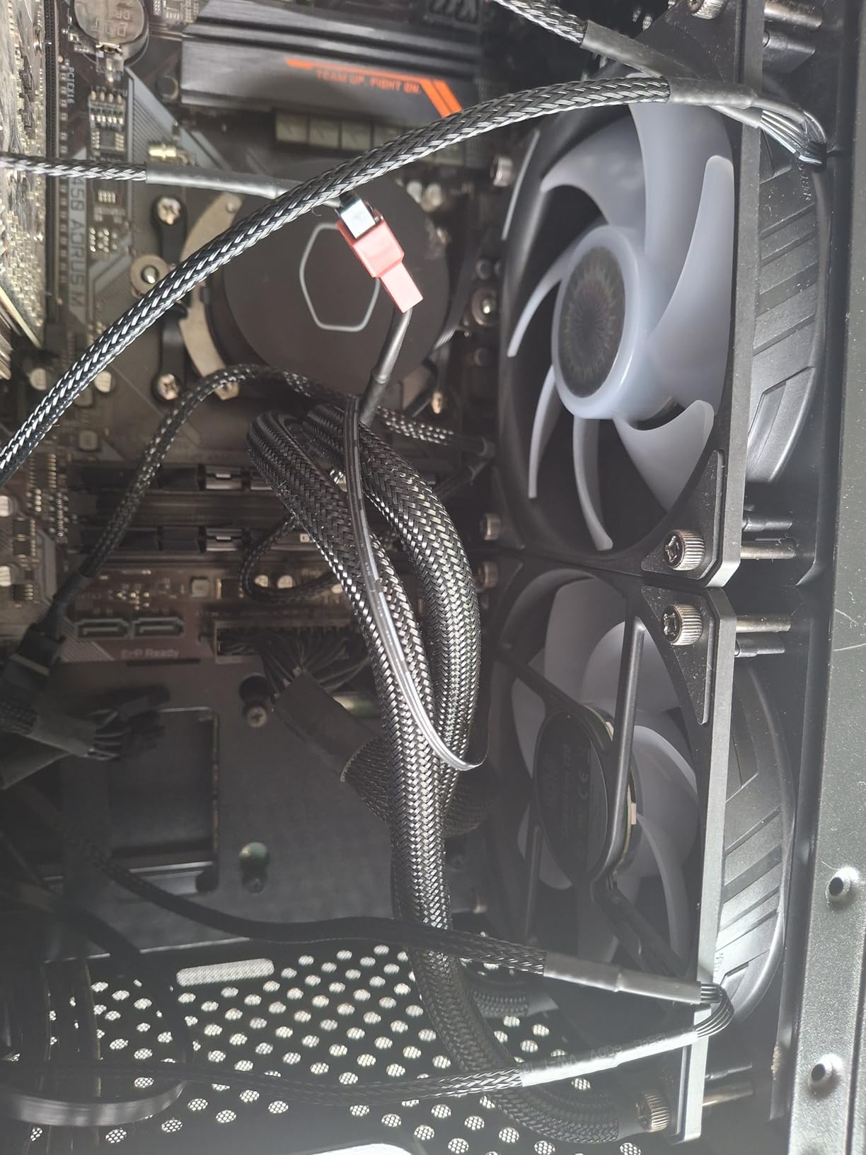 CoolerMaster MasterLiquid ML240L RGB V2, Close-Loop AIO CPU Liquid Cooler, Gen3 Dual Chamber Pump, 240mm Radiator, SickleFlow 120 PWM ARGB, AMD Ryzen AM5/AM4, Intel LGA1700/1200 (MLW-D24M-A18PC-R2) customer photo 2