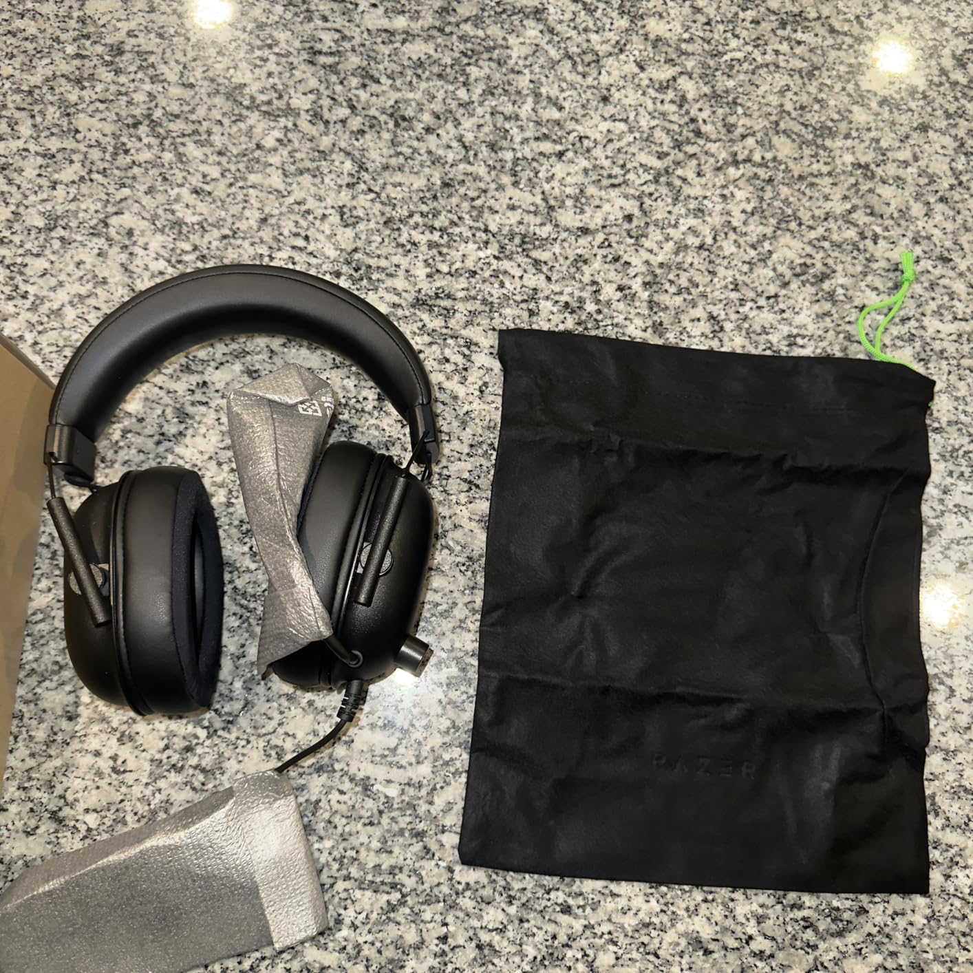 Razer BlackShark V2 X Gaming Headset - 7.1 Surround Sound - 50mm Drivers - Memory Foam Cushion - For PC, PS4, PS5, Switch - 3.5mm Audio Jack - Black customer photo 2