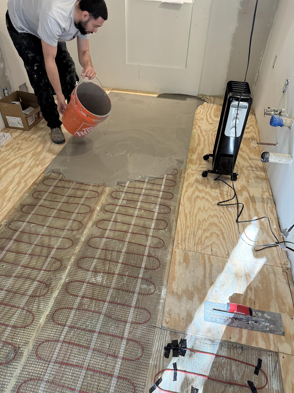 LuxHeat 100sqft Floor Heating Mat Kit - 120v Under Floor Heater Mat - Electric Radiant Heated Flooring System for Tile & Laminate - Includes UWG4 WiFi Programmable Thermostat w/GFCI, Alarm & Sensor customer photo 1