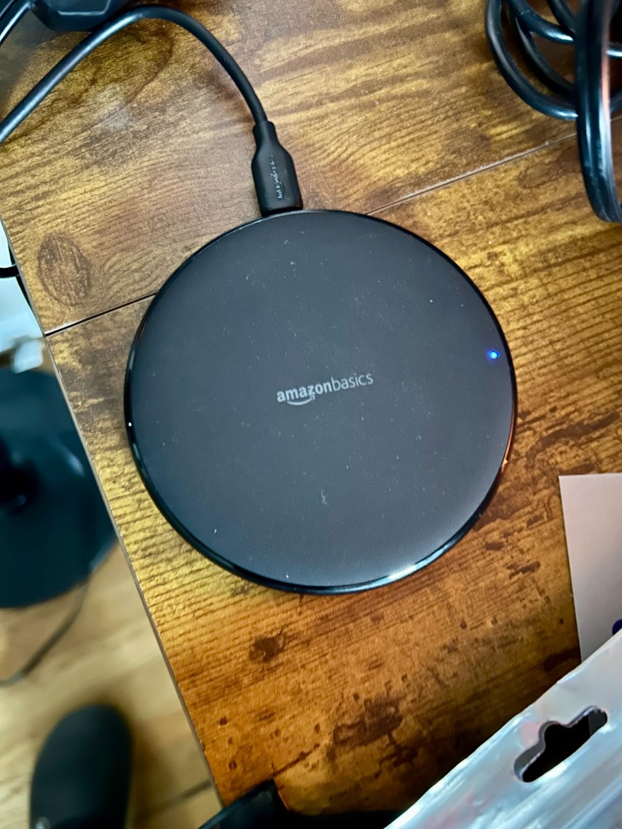 Amazon Basics 15W Qi Certified Fast Wireless Charging Pad with USB Cable for iPhone 15/14/13/12/11/X, Samsung and LG, Case Compatible, Black customer photo 2