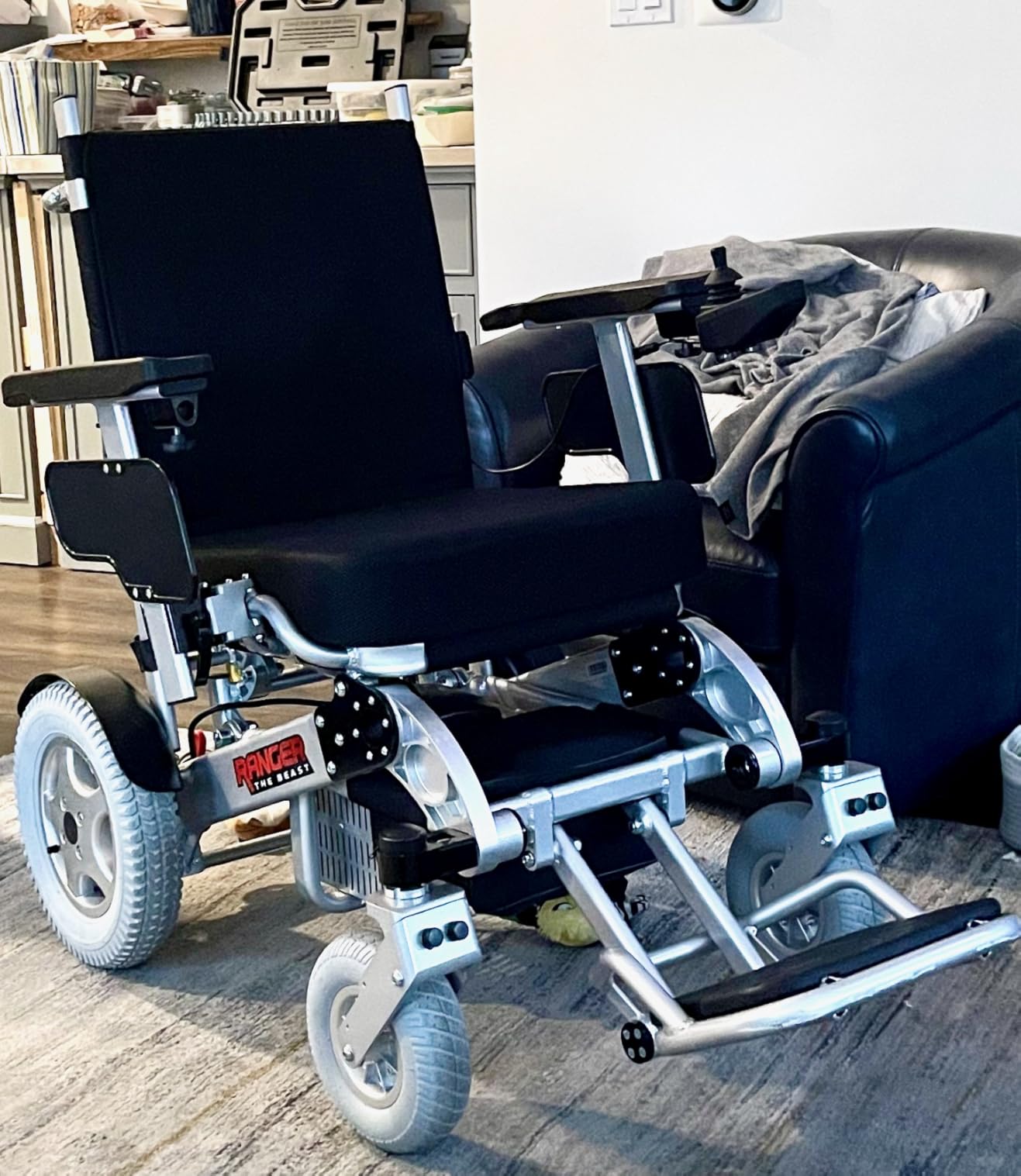 Porto Mobility Ranger Quattro (The Beast) Ultra Exclusive Foldable Electric Wheelchair Heavy Duty, Holds 550lbs 1000W Horse Power Dual Motor Folding Power Wheelchair (Silver, XL (Special Edition)) customer photo 1