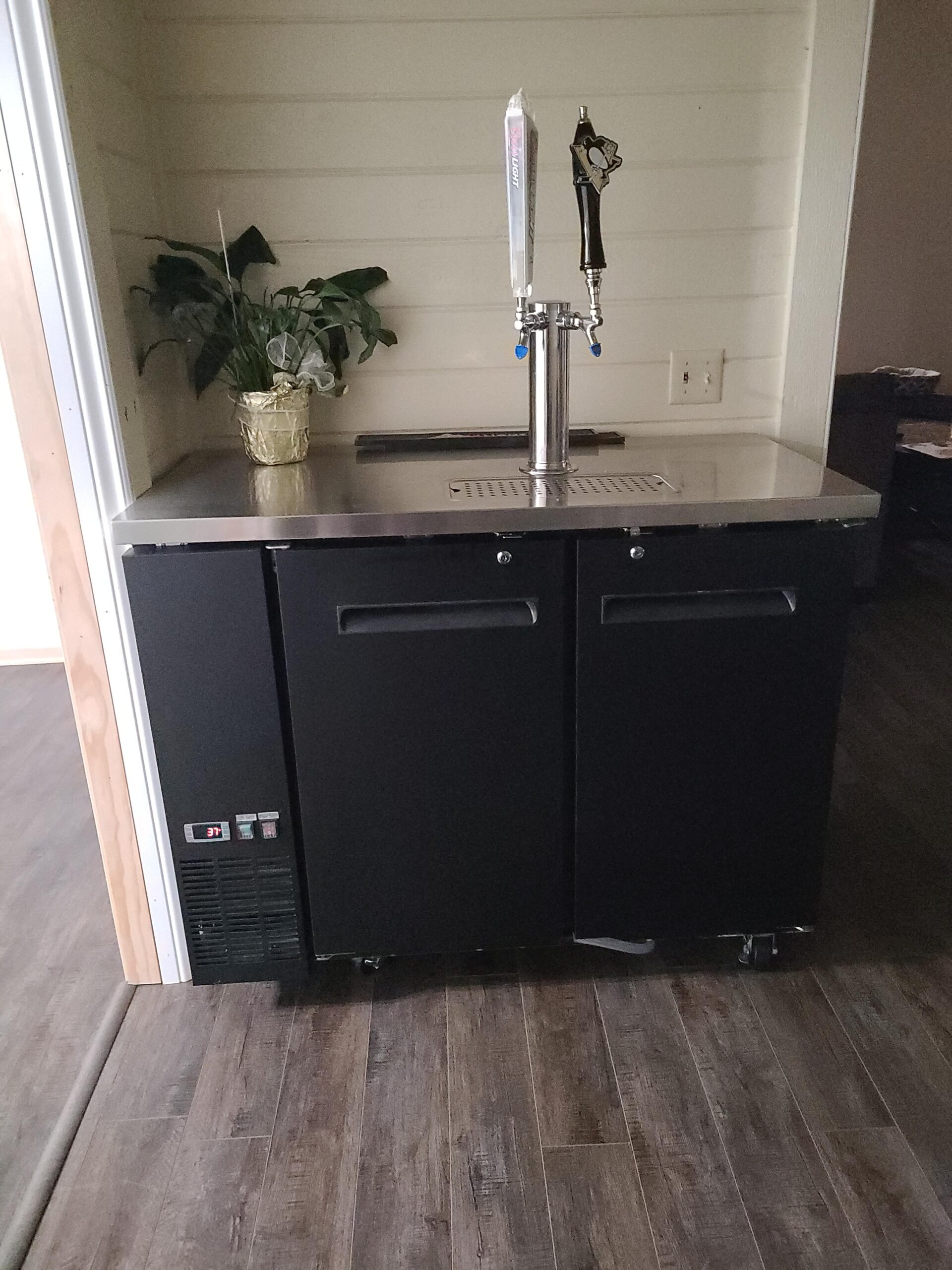 PEAKCOLD 2 Door Commercial Beer Dispenser - Double Tap Keg Cooler - Kegerator; 48