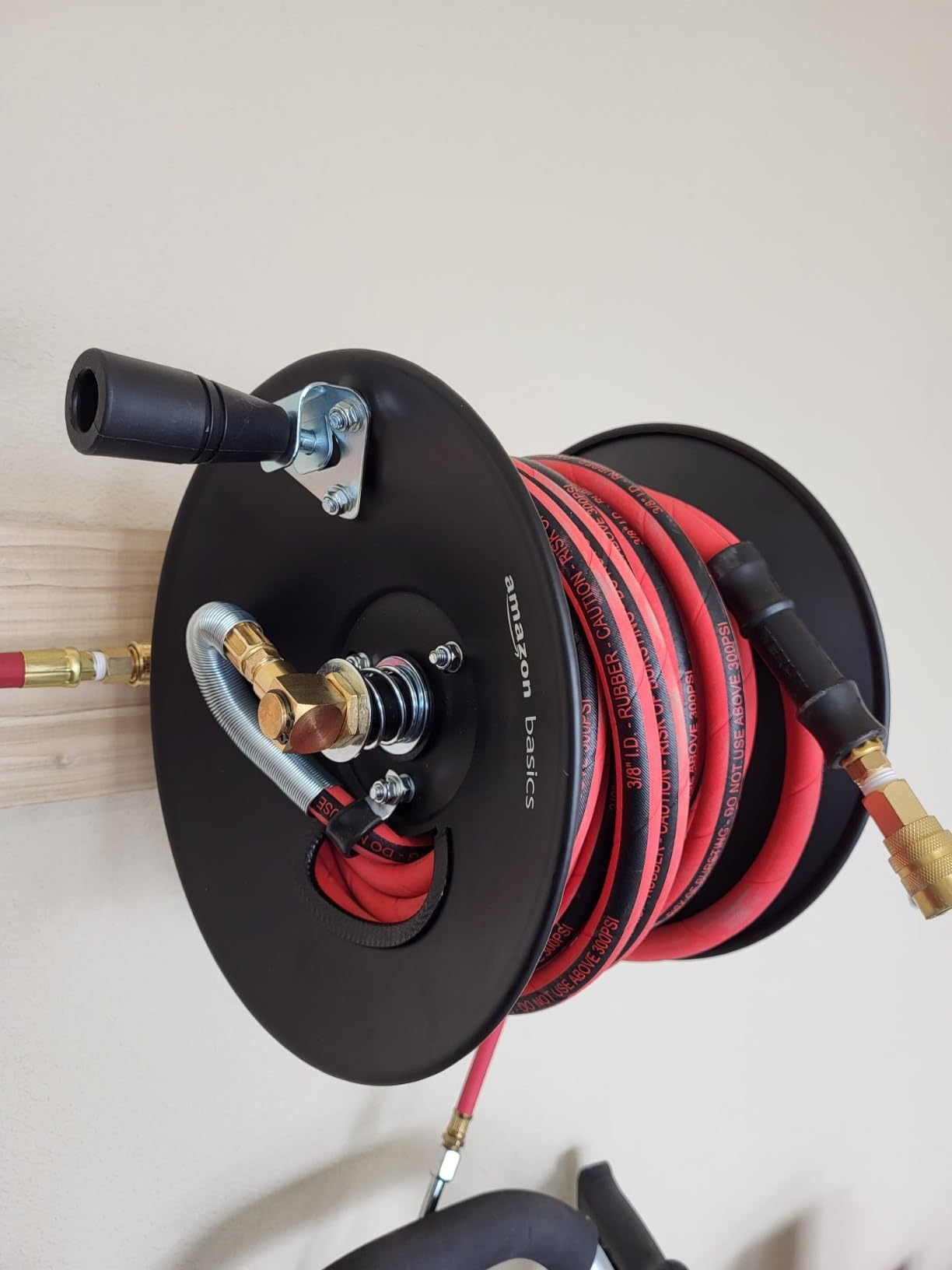 Amazon Basics Retractable Air Hose Reel - Fits 3/8-Inch 50-Feet Air Compressor Hoses, Portable, Works Well, 300PSI, Black, Hoses Excluded, Not for Water/Pressure Washers customer photo 1