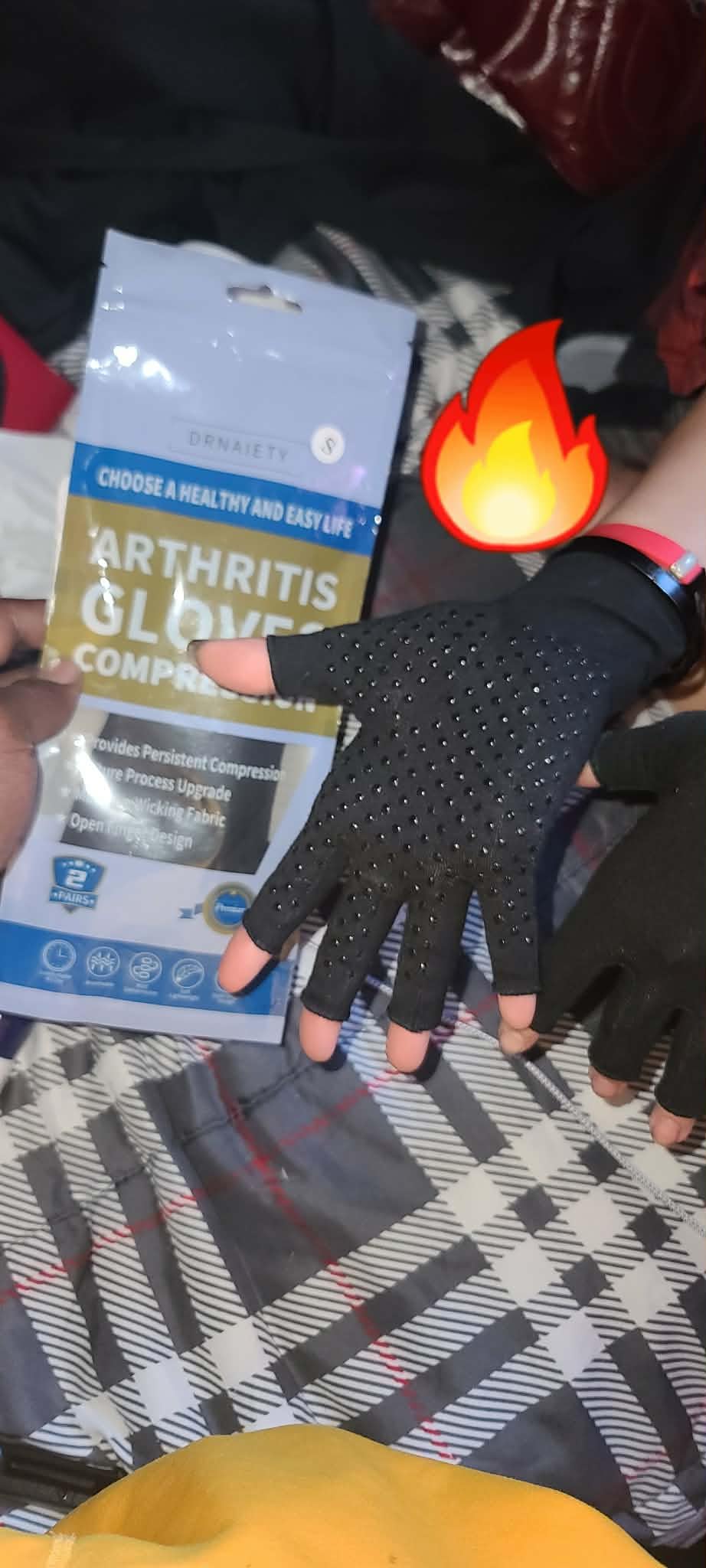 DRNAIETY 2 Pairs Arthritis Compression Gloves- for Hand Arthritis, Carpal Tunnel Pain, Rheumatoid Arthritis, RSI, Fingerless, Anti-Slip, Breathable Gloves for Men & Women, Typing, Daily Use(M, Gray) customer photo 2